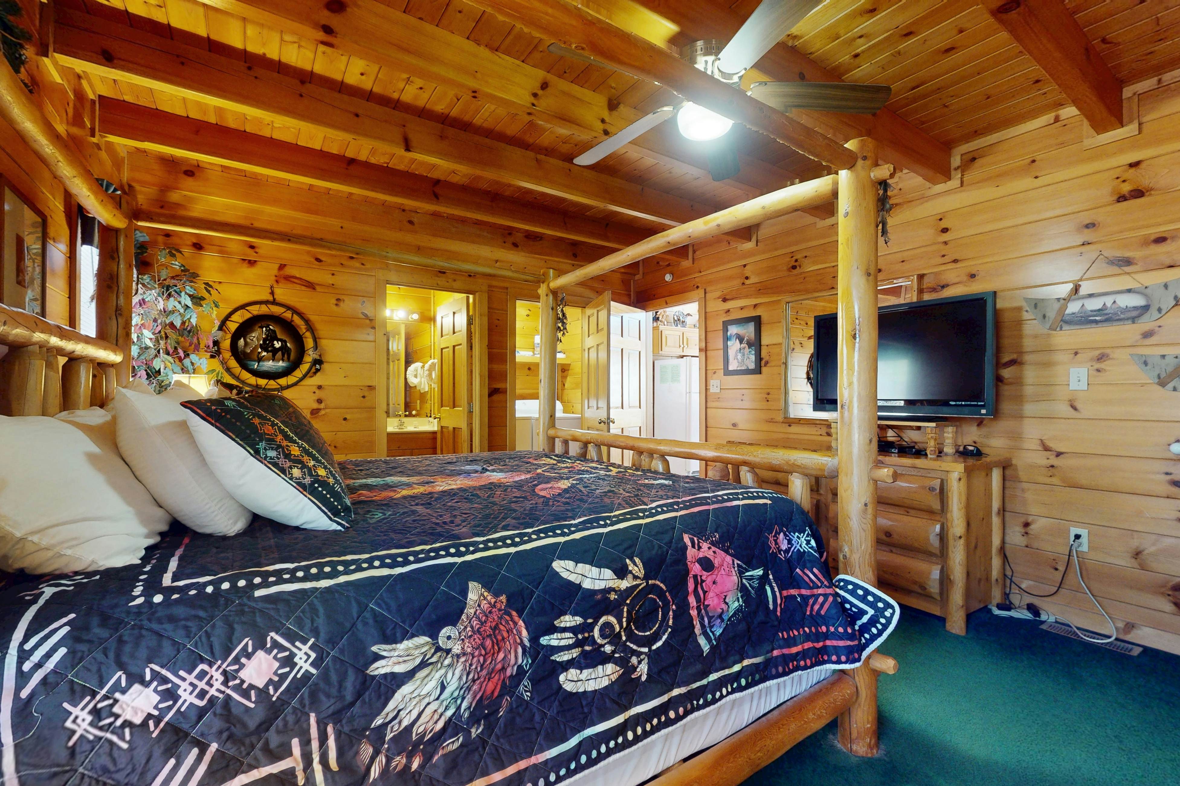 Dog-Friendly Getaway w/Hot Tub & Amazing Mountain Views -Free Attraction Tickets