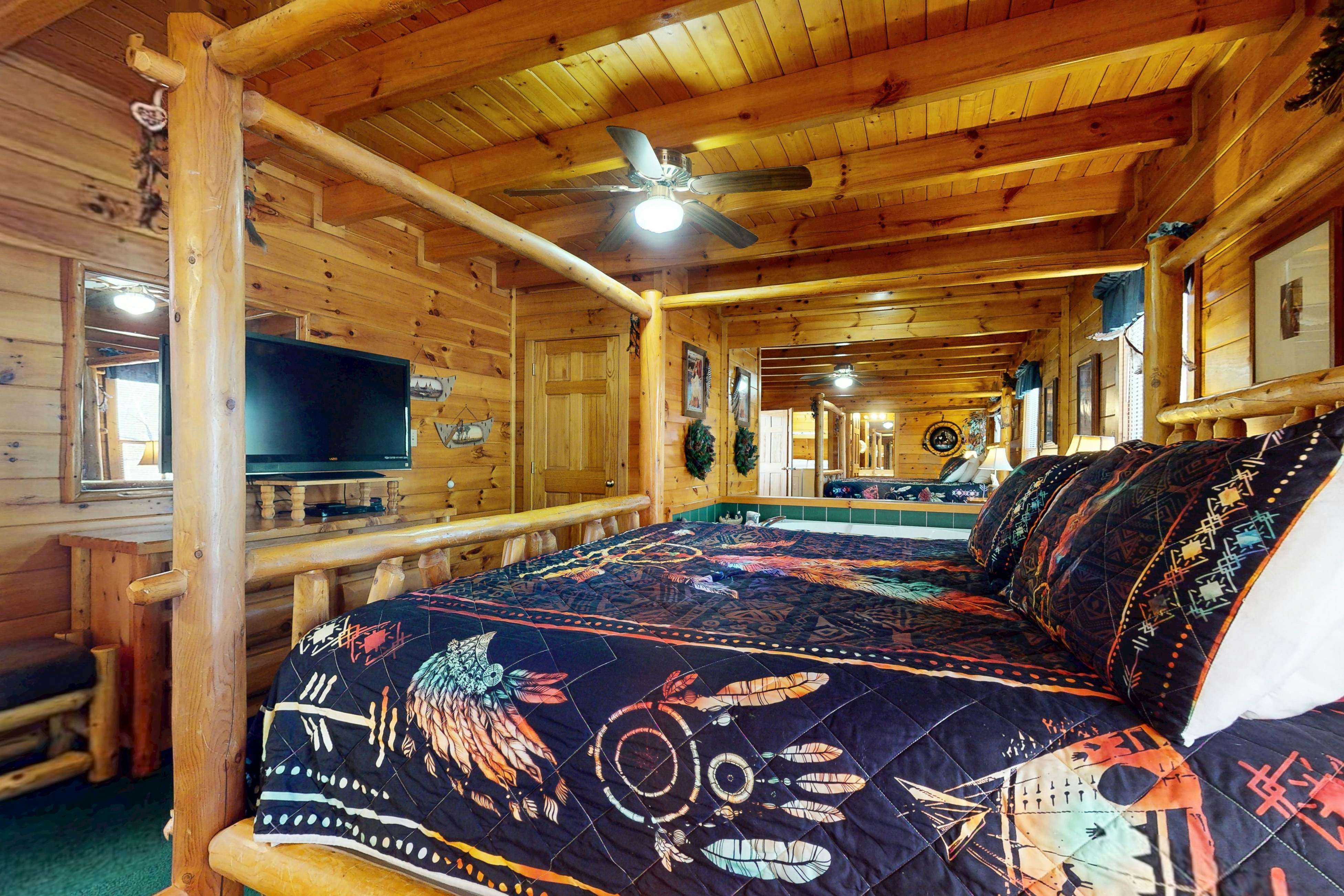 Dog-Friendly Getaway w/Hot Tub & Amazing Mountain Views -Free Attraction Tickets