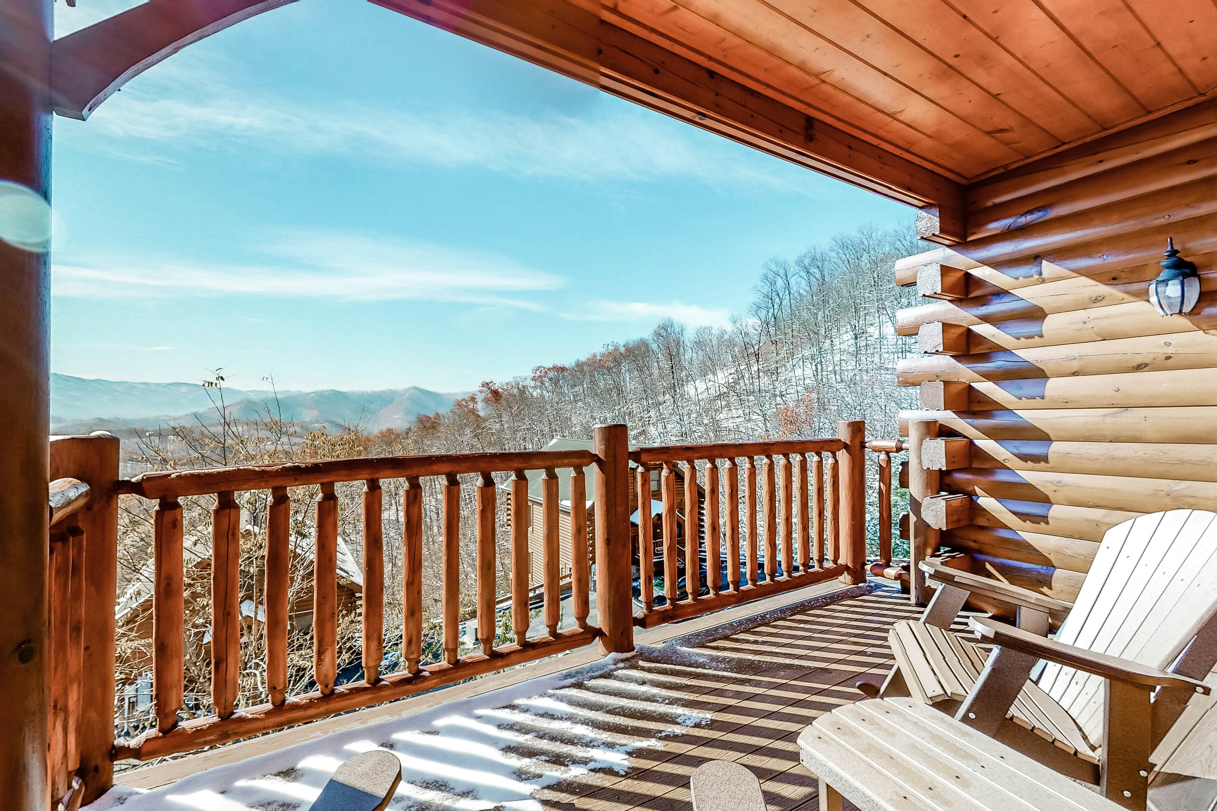 Gorgeous Private Oasis W/ Scenic Deck, Private Hot Tub & Free Attraction Tickets