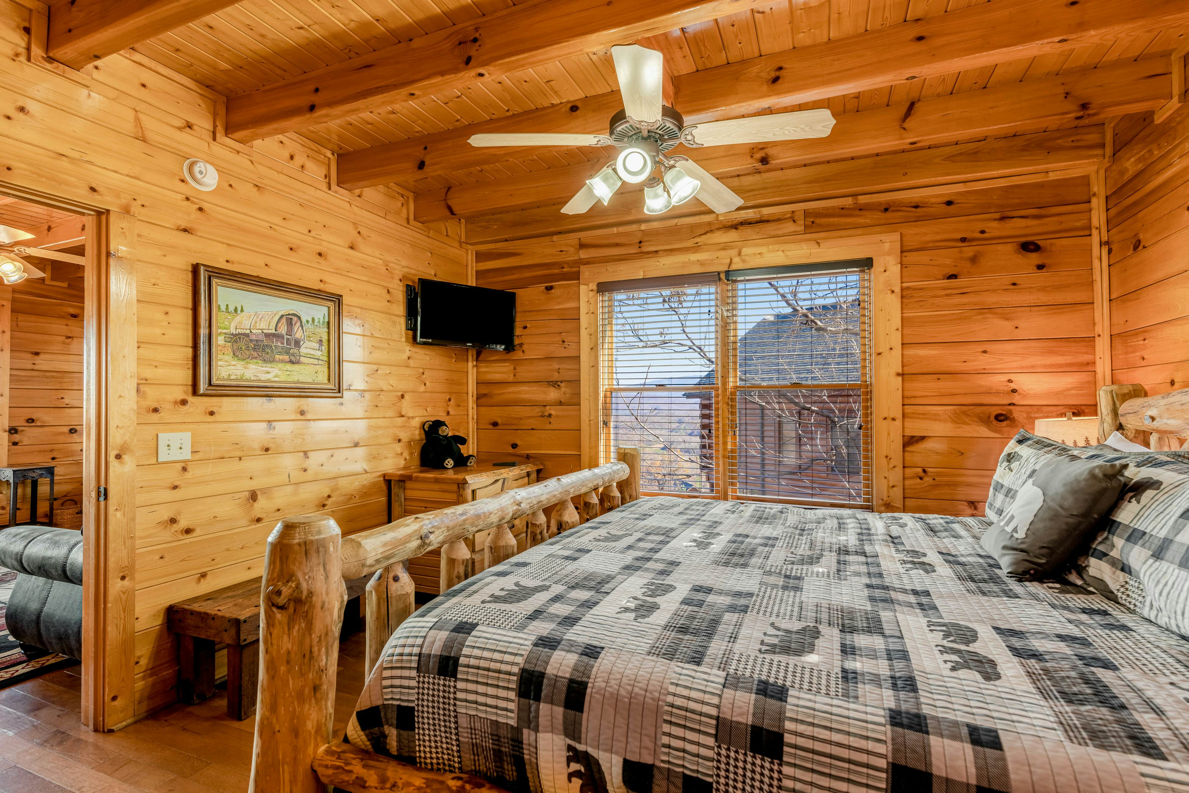 Mtn retreat w/ hot tub, game room, decks, pool access + free attraction tickets