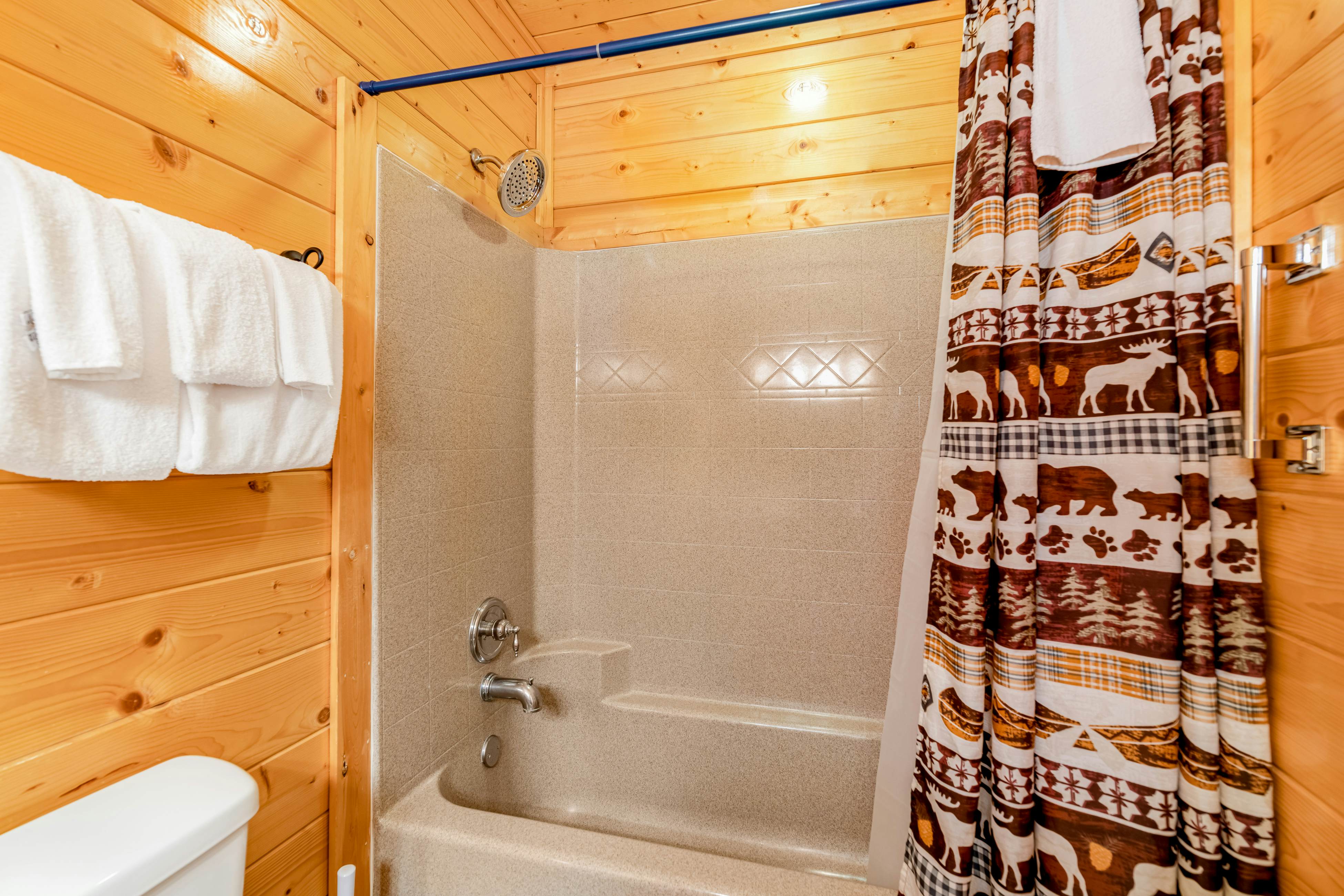 Mtn retreat w/ hot tub, game room, decks, pool access + free attraction tickets