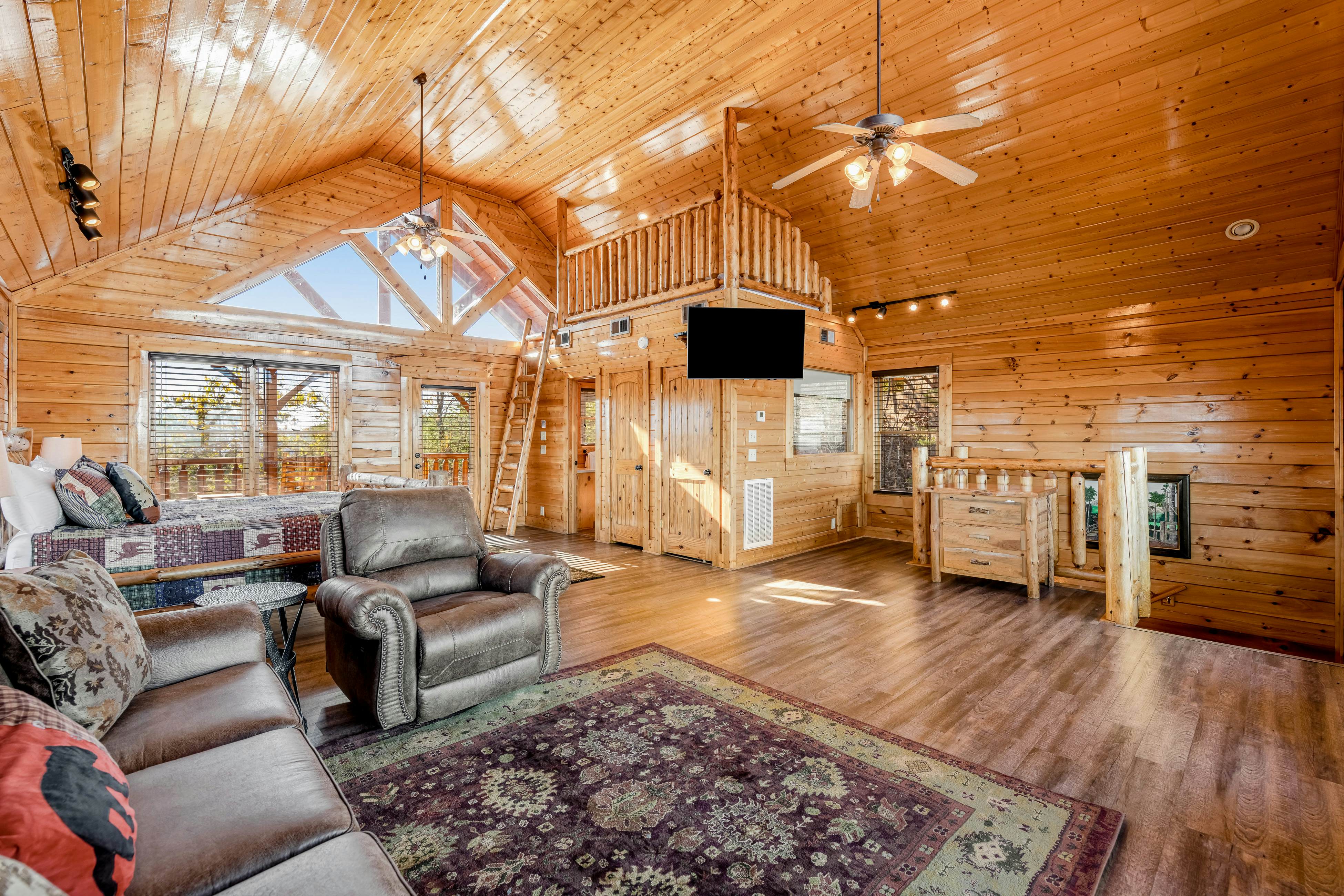 Mtn retreat w/ hot tub, game room, decks, pool access + free attraction tickets