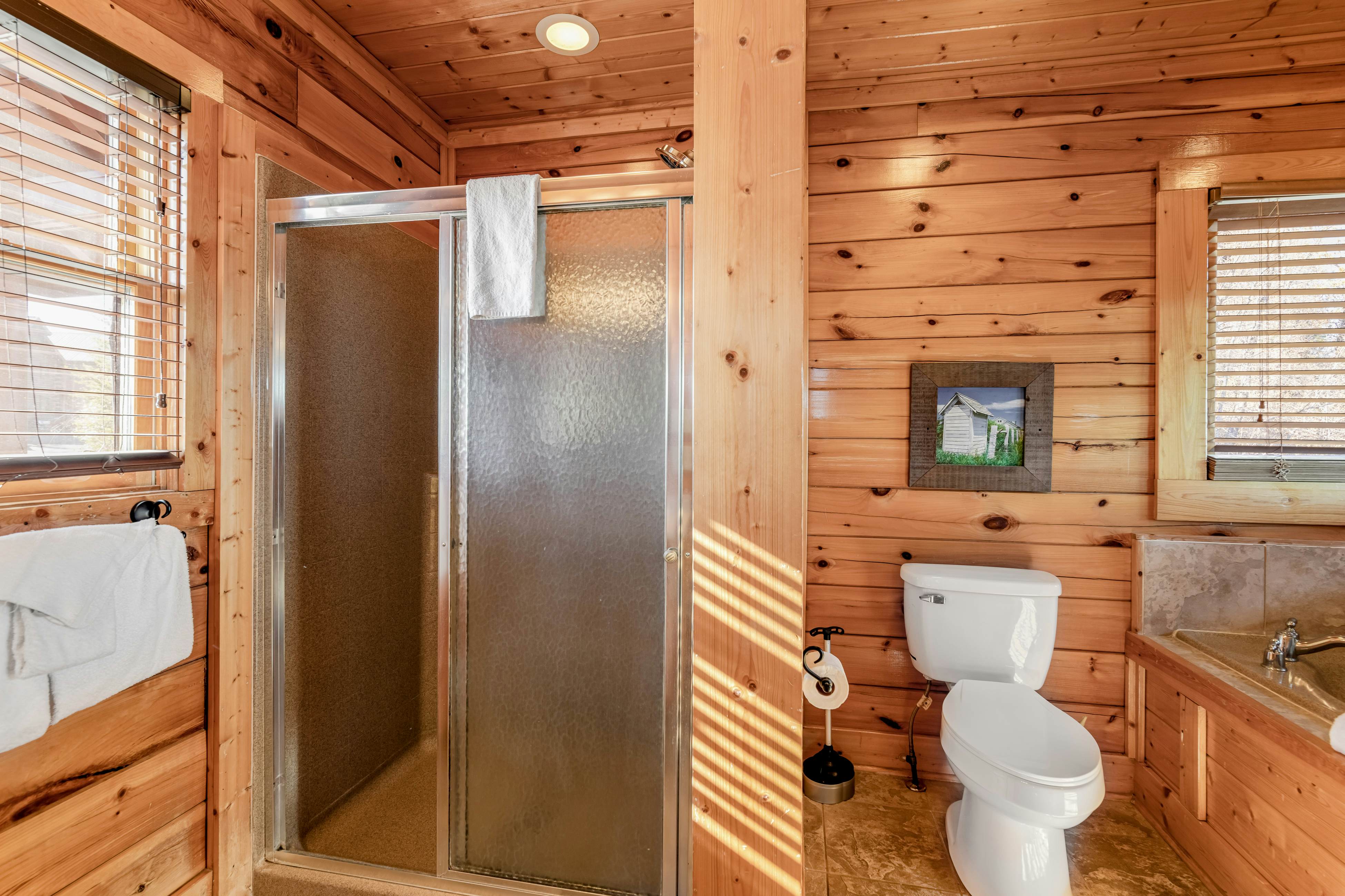 Mtn retreat w/ hot tub, game room, decks, pool access + free attraction tickets