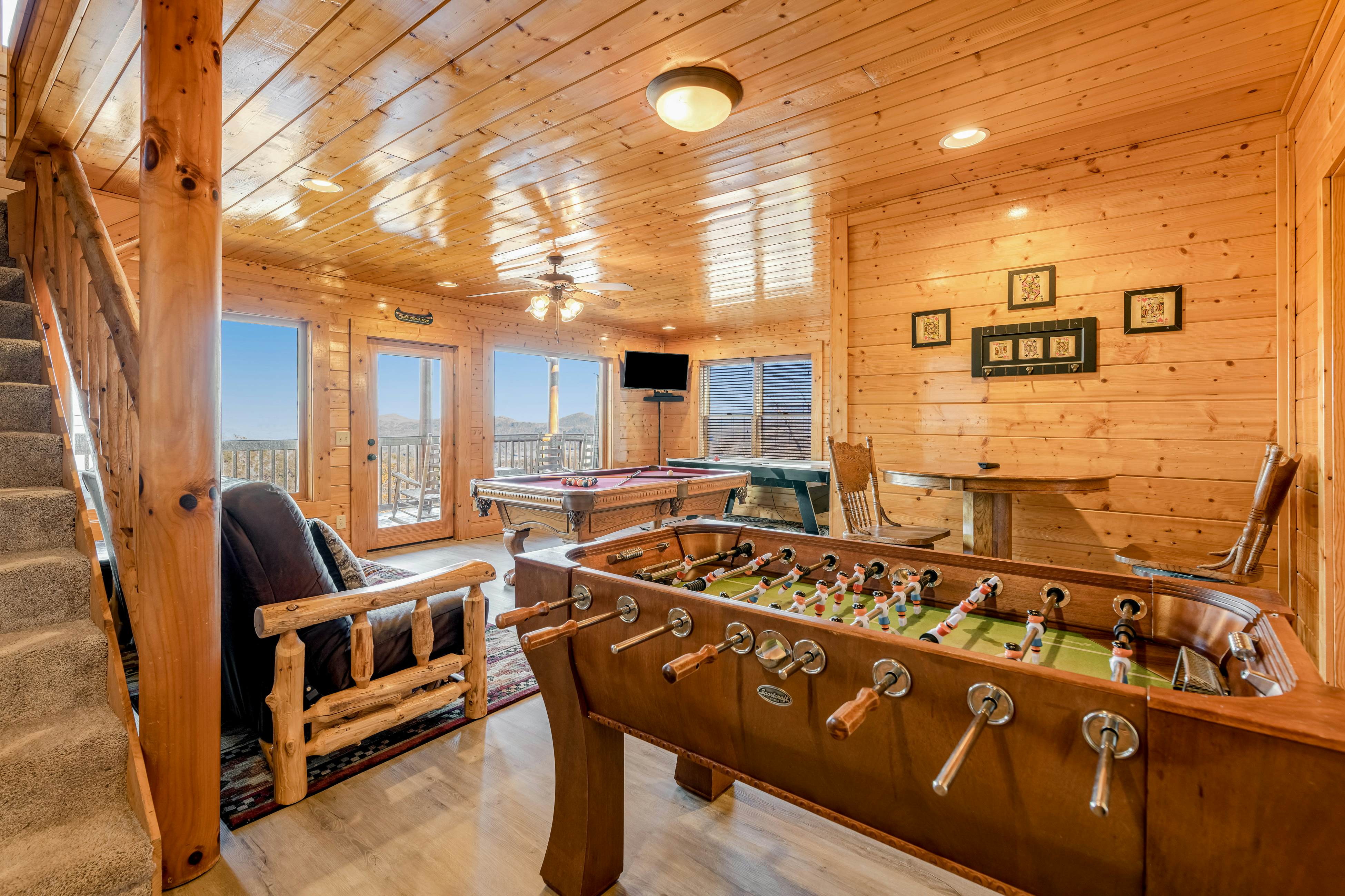 Mtn retreat w/ hot tub, game room, decks, pool access + free attraction tickets