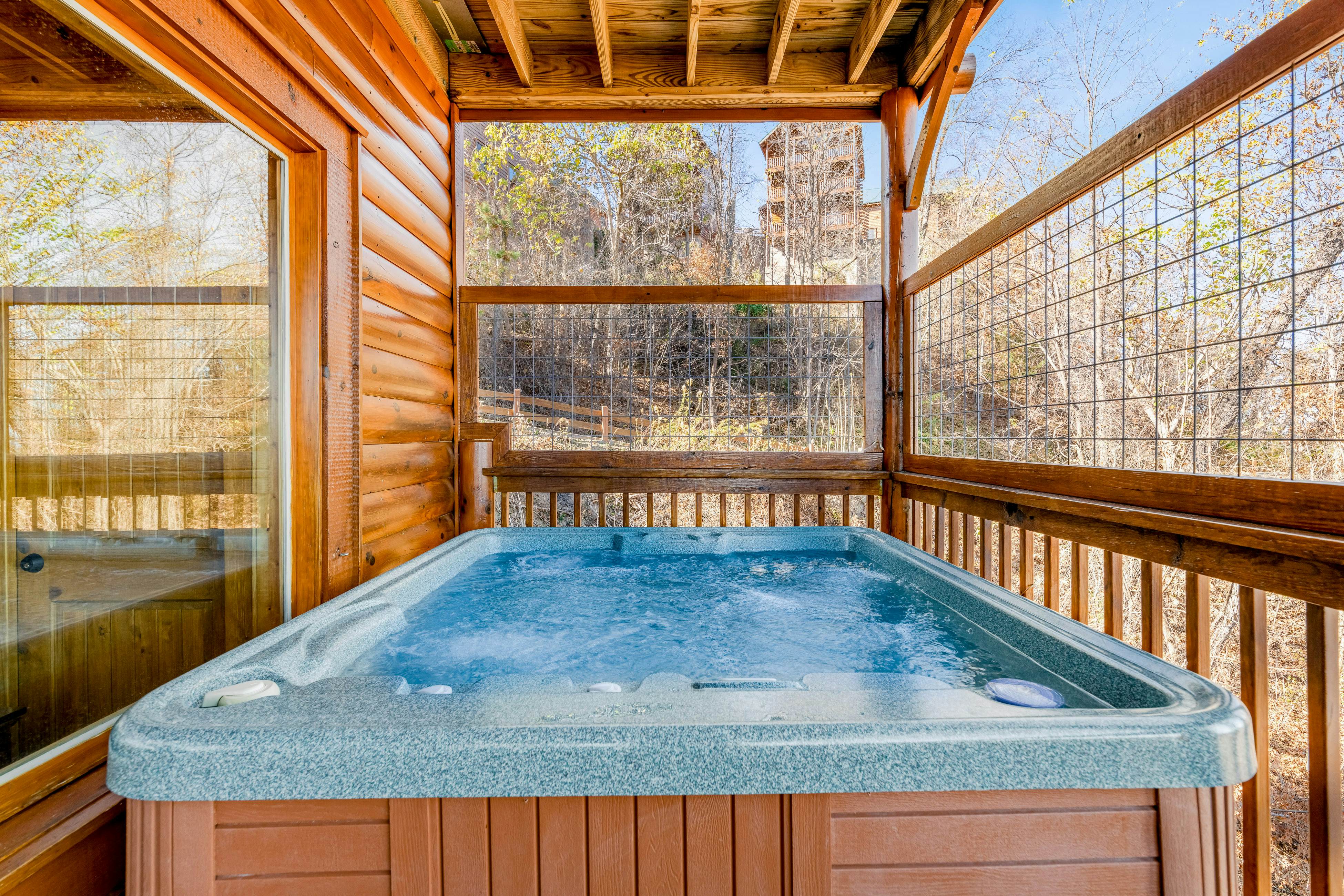 Mtn retreat w/ hot tub, game room, decks, pool access + free attraction tickets