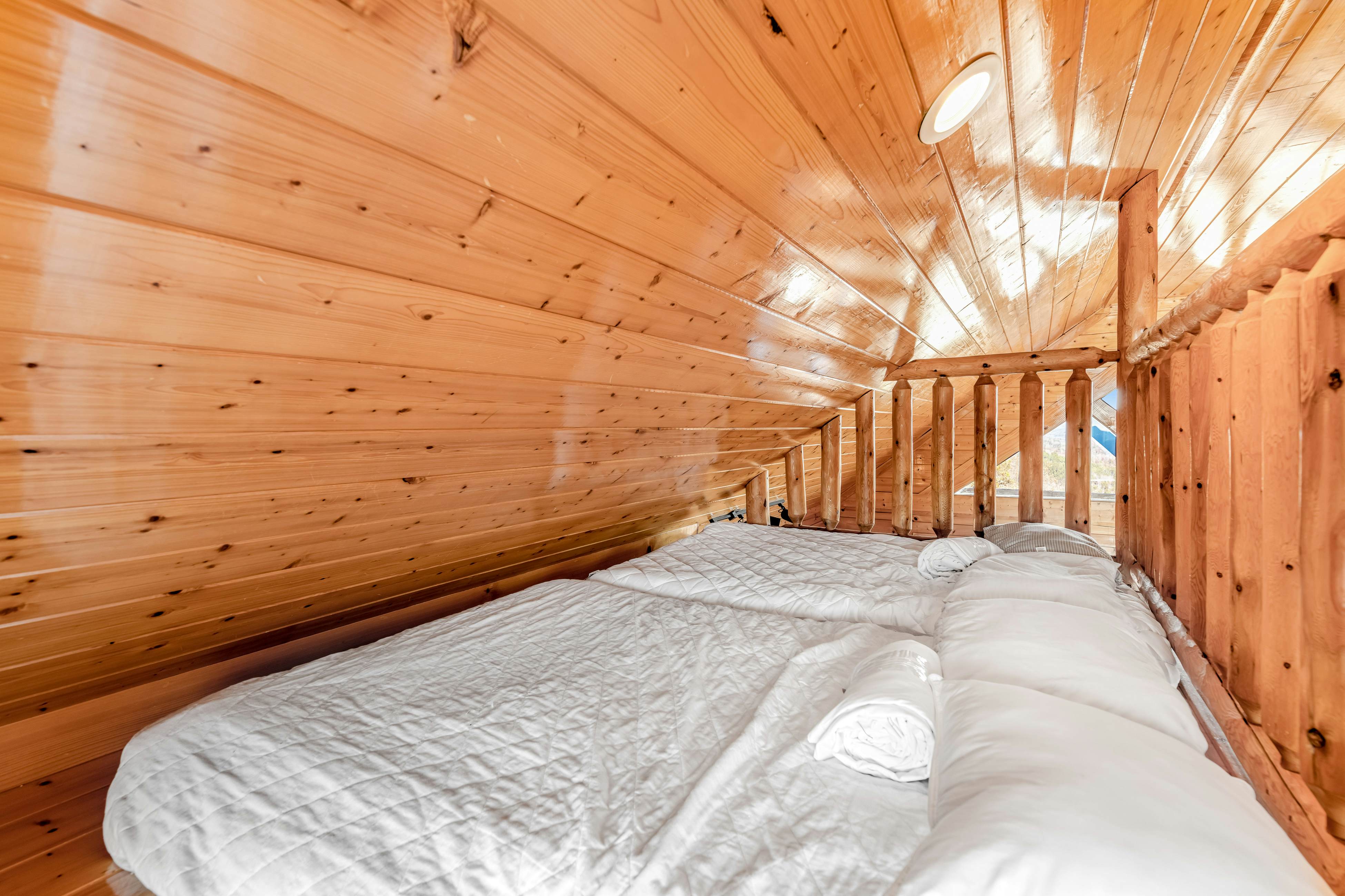 Mtn retreat w/ hot tub, game room, decks, pool access + free attraction tickets