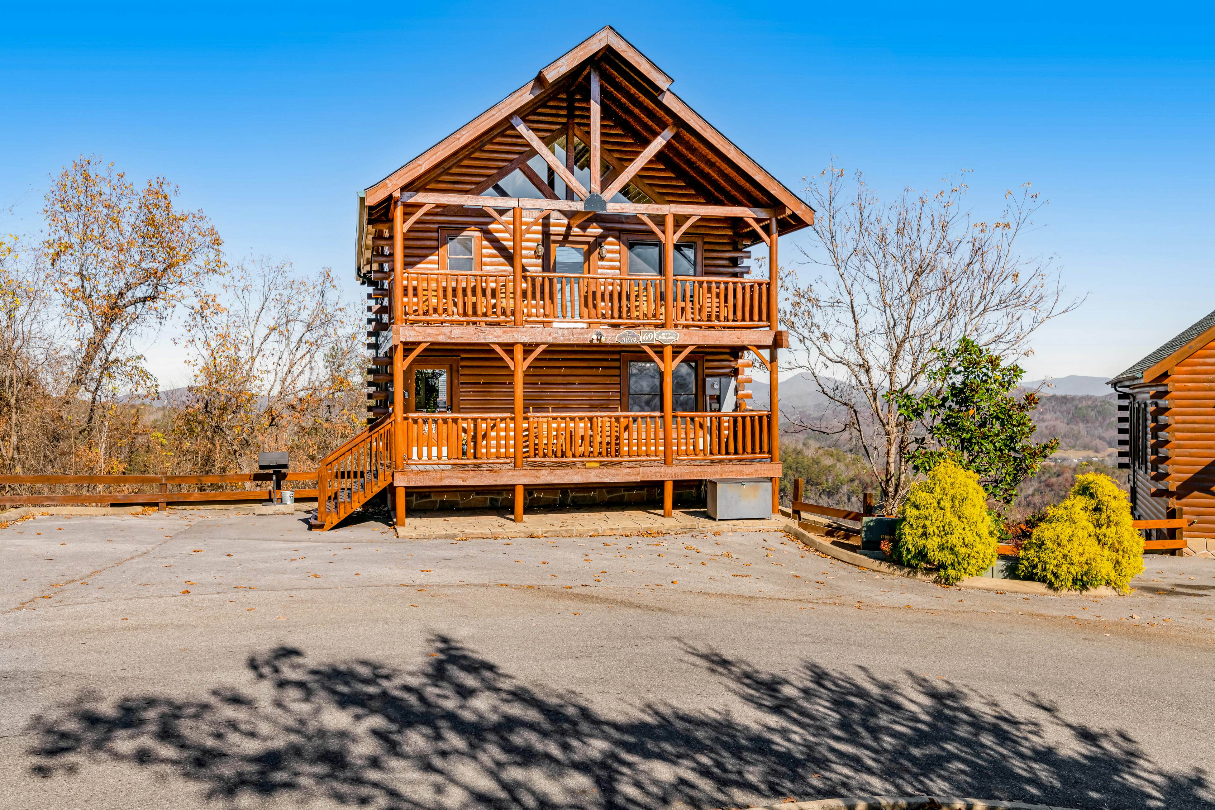 Mtn retreat w/ hot tub, game room, decks, pool access + free attraction tickets