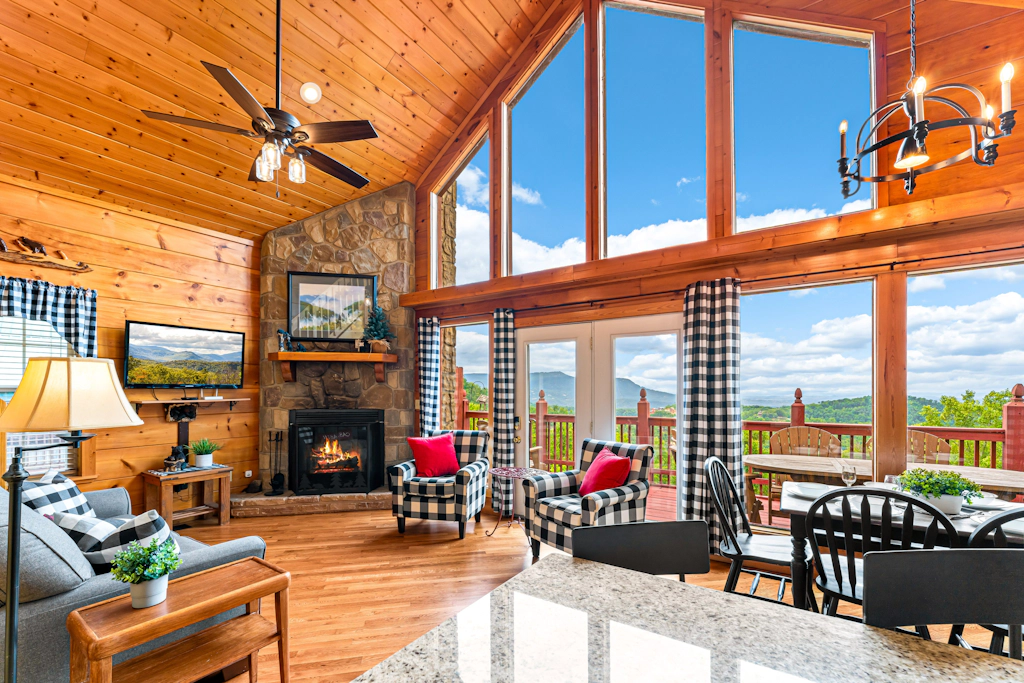 Bearfoot Inn - Sleeps 6・Stunning Views・Games