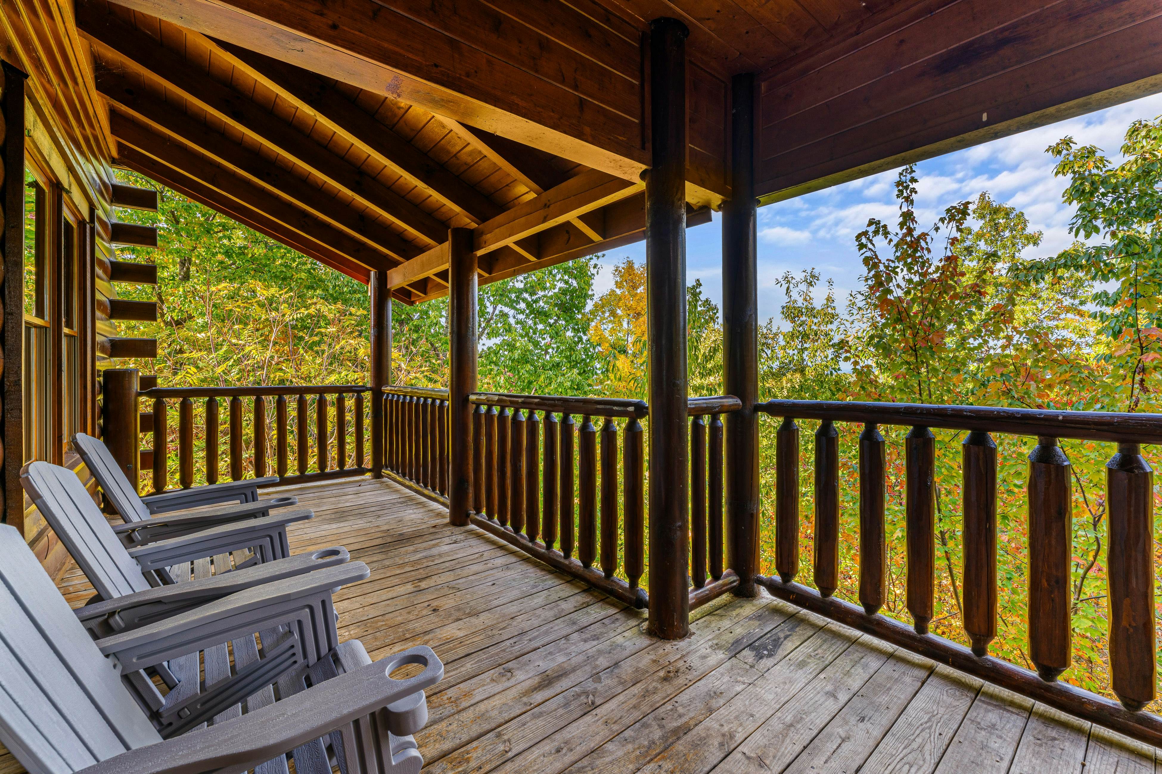 Amazing cabin sleeping 58 w/dual 7-person hot tubs, billiards, theater - attraction tickets!