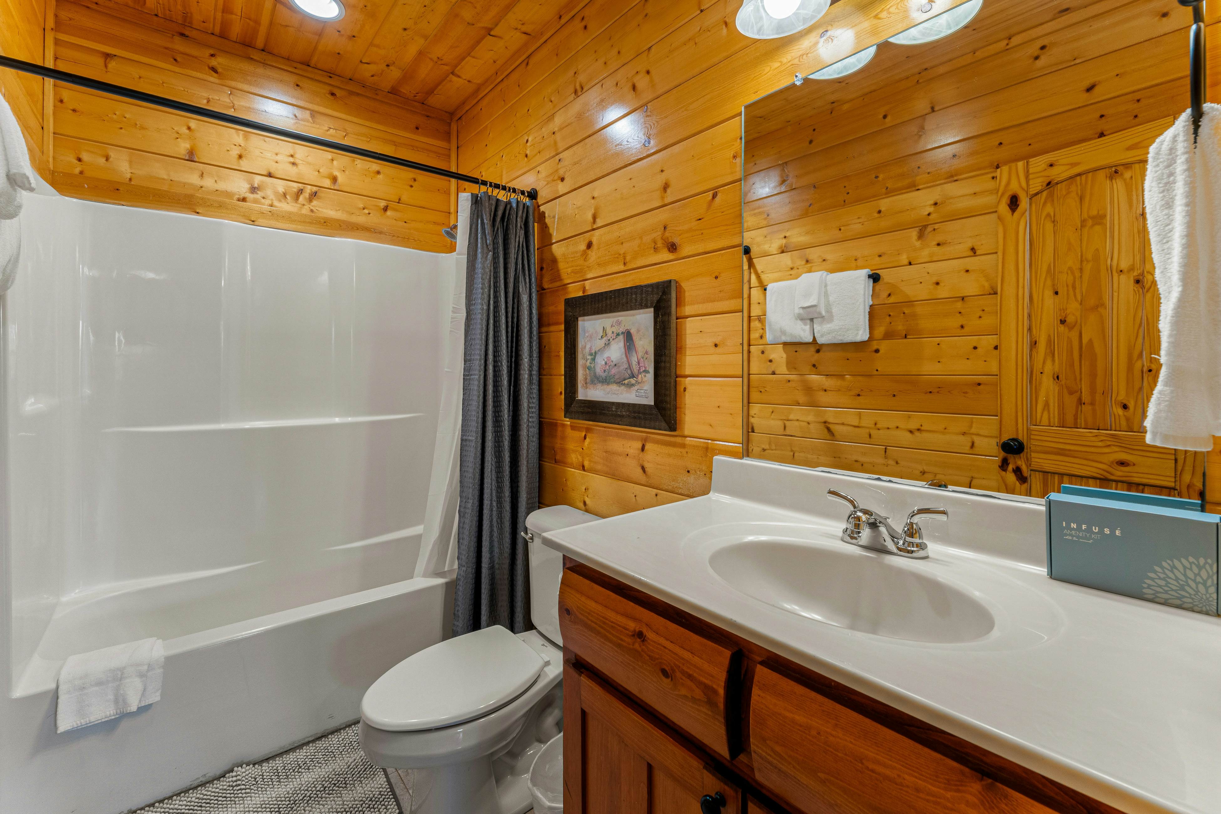Amazing cabin sleeping 58 w/dual 7-person hot tubs, billiards, theater - attraction tickets!