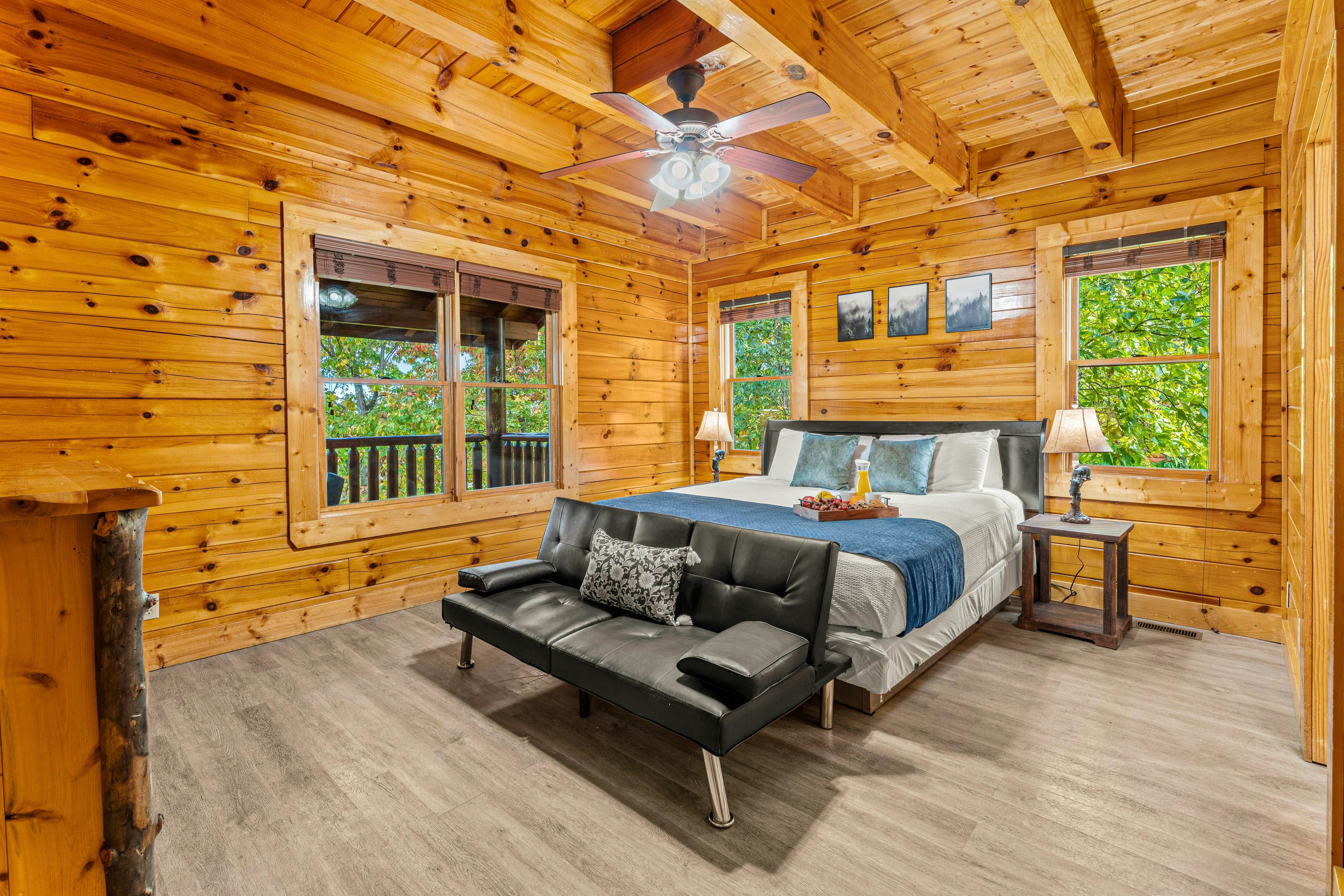 Amazing cabin sleeping 58 w/dual 7-person hot tubs, billiards, theater - attraction tickets!