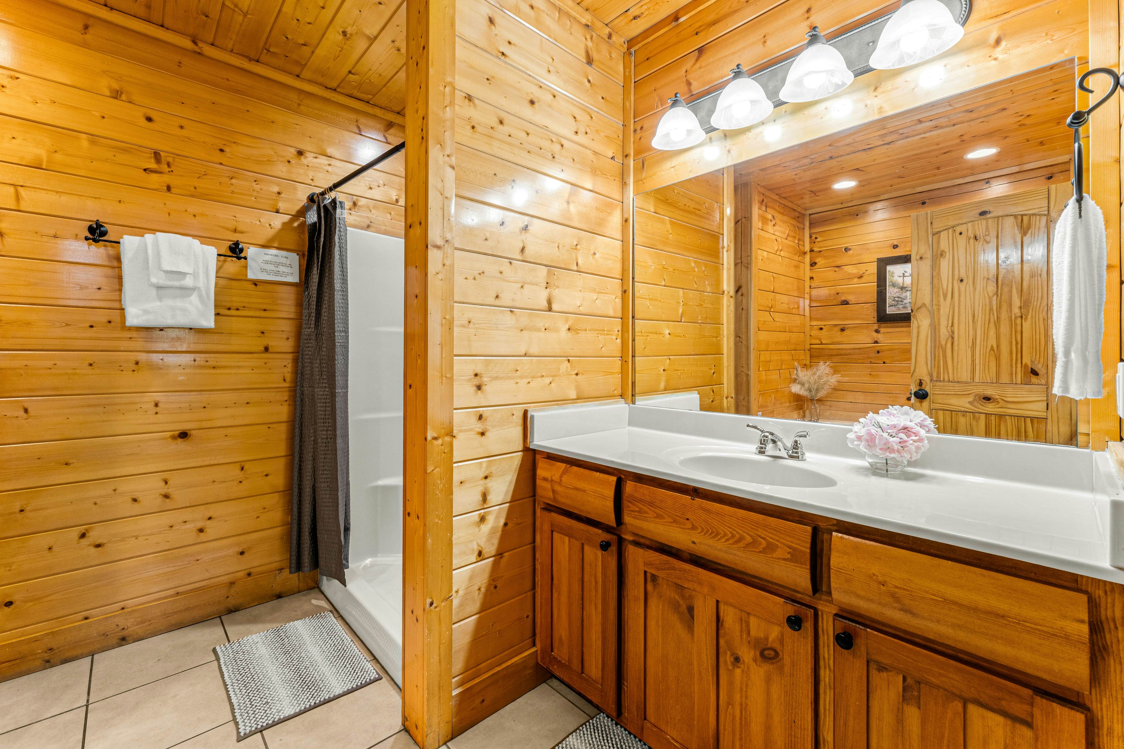 Amazing cabin sleeping 58 w/dual 7-person hot tubs, billiards, theater - attraction tickets!