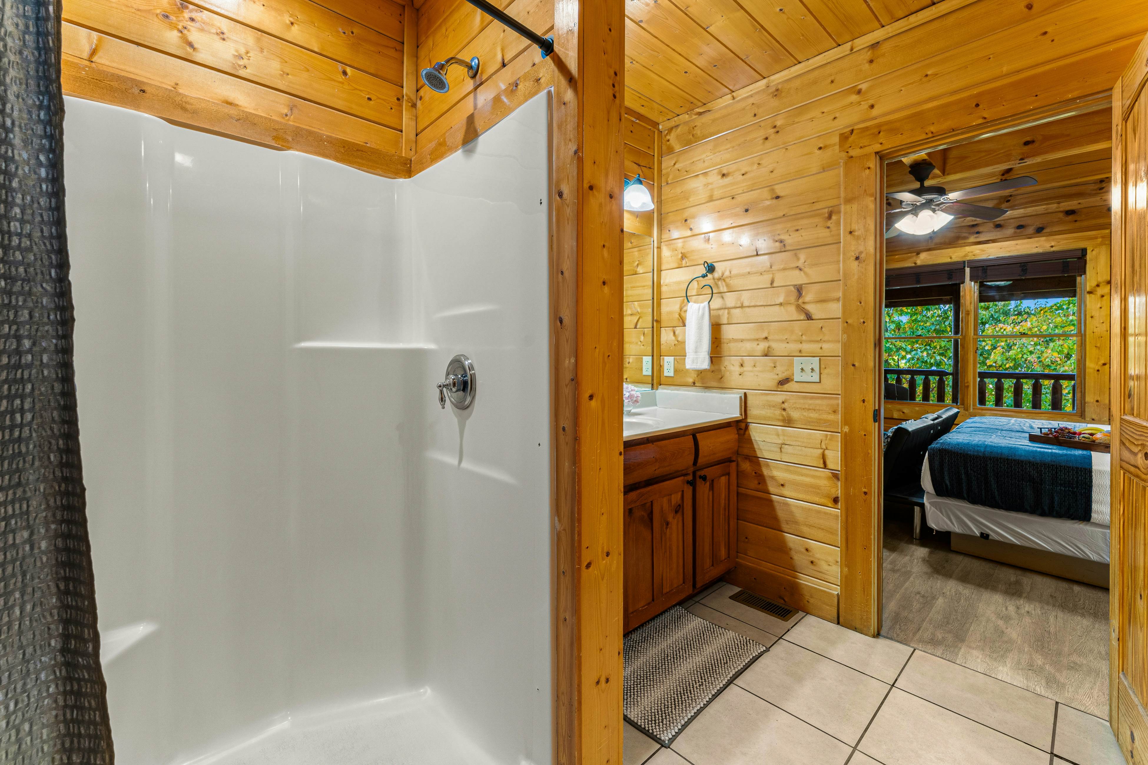 Amazing cabin sleeping 58 w/dual 7-person hot tubs, billiards, theater - attraction tickets!