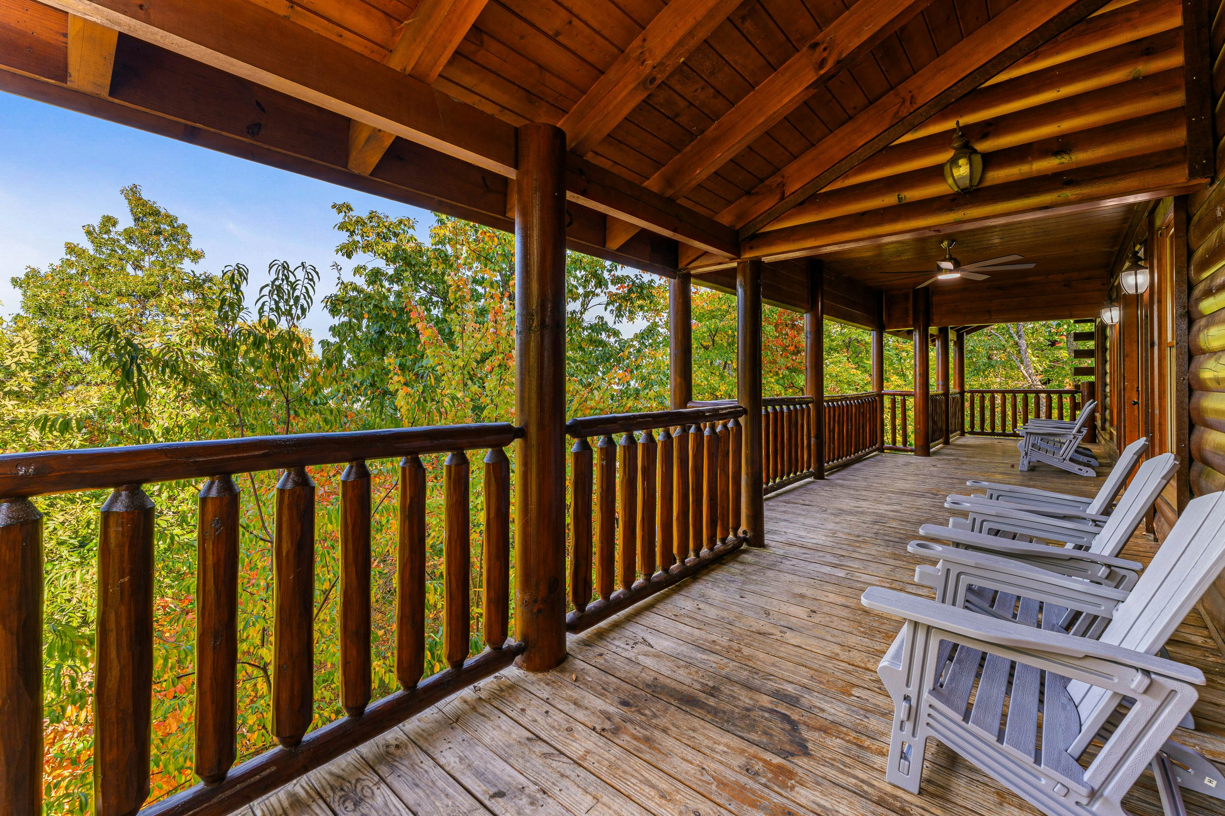Amazing cabin sleeping 58 w/dual 7-person hot tubs, billiards, theater - attraction tickets!
