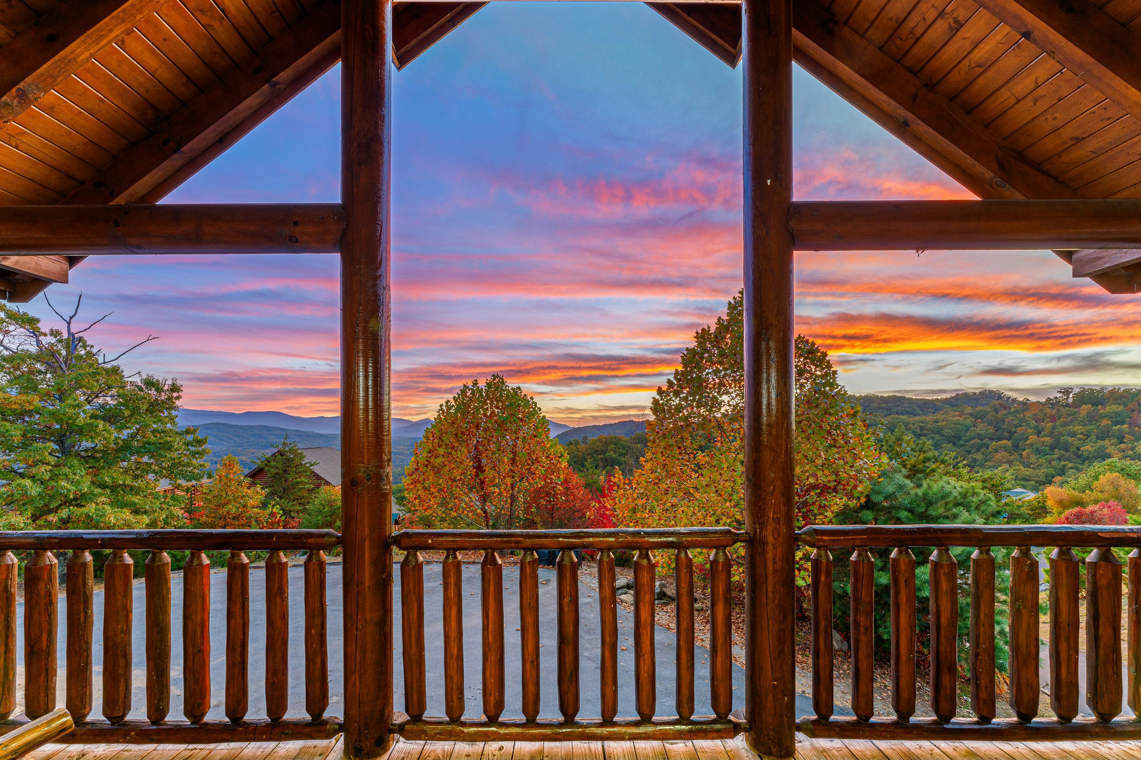 Amazing cabin sleeping 58 w/dual 7-person hot tubs, billiards, theater - attraction tickets!