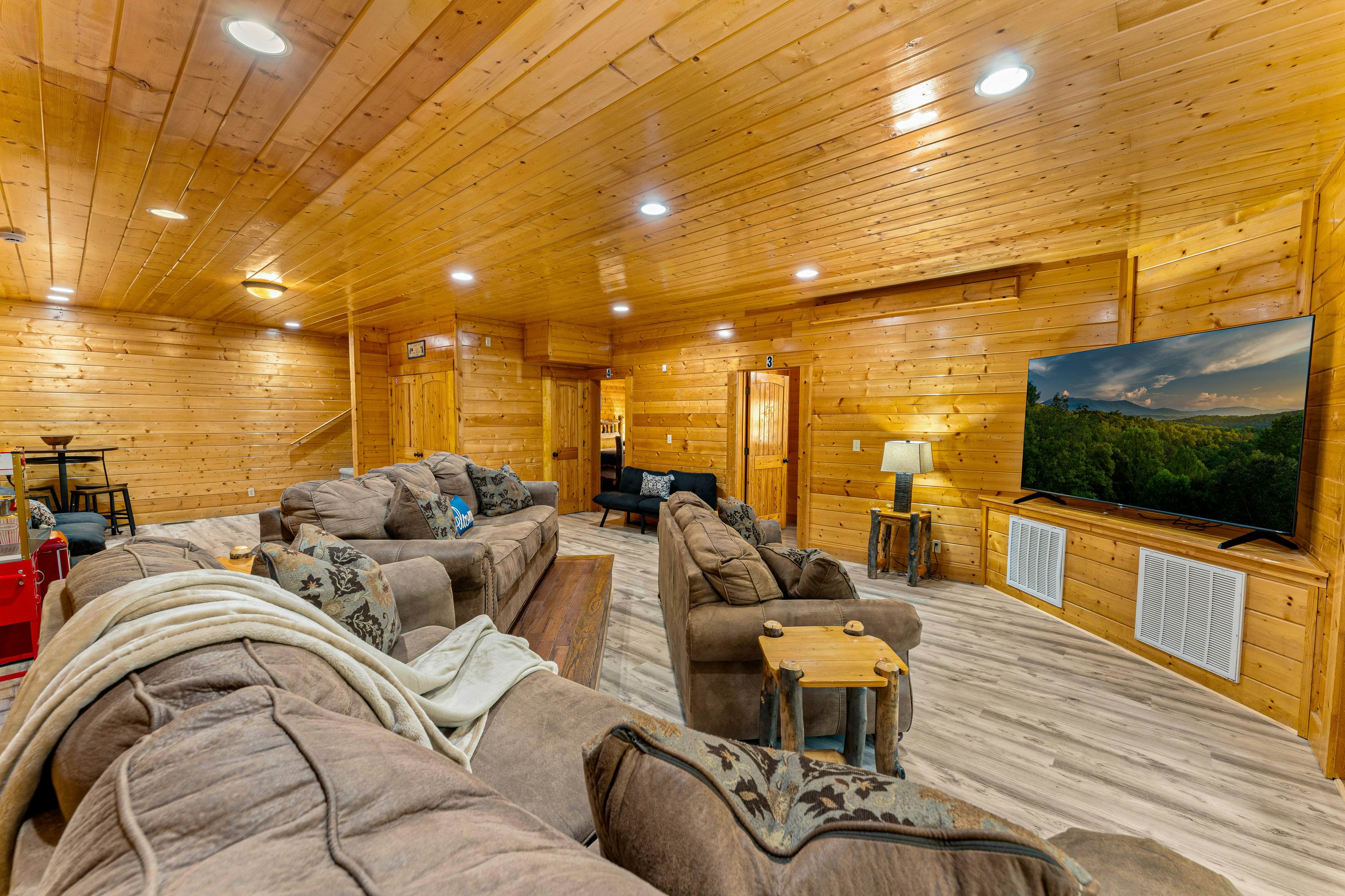 Amazing cabin sleeping 58 w/dual 7-person hot tubs, billiards, theater - attraction tickets!