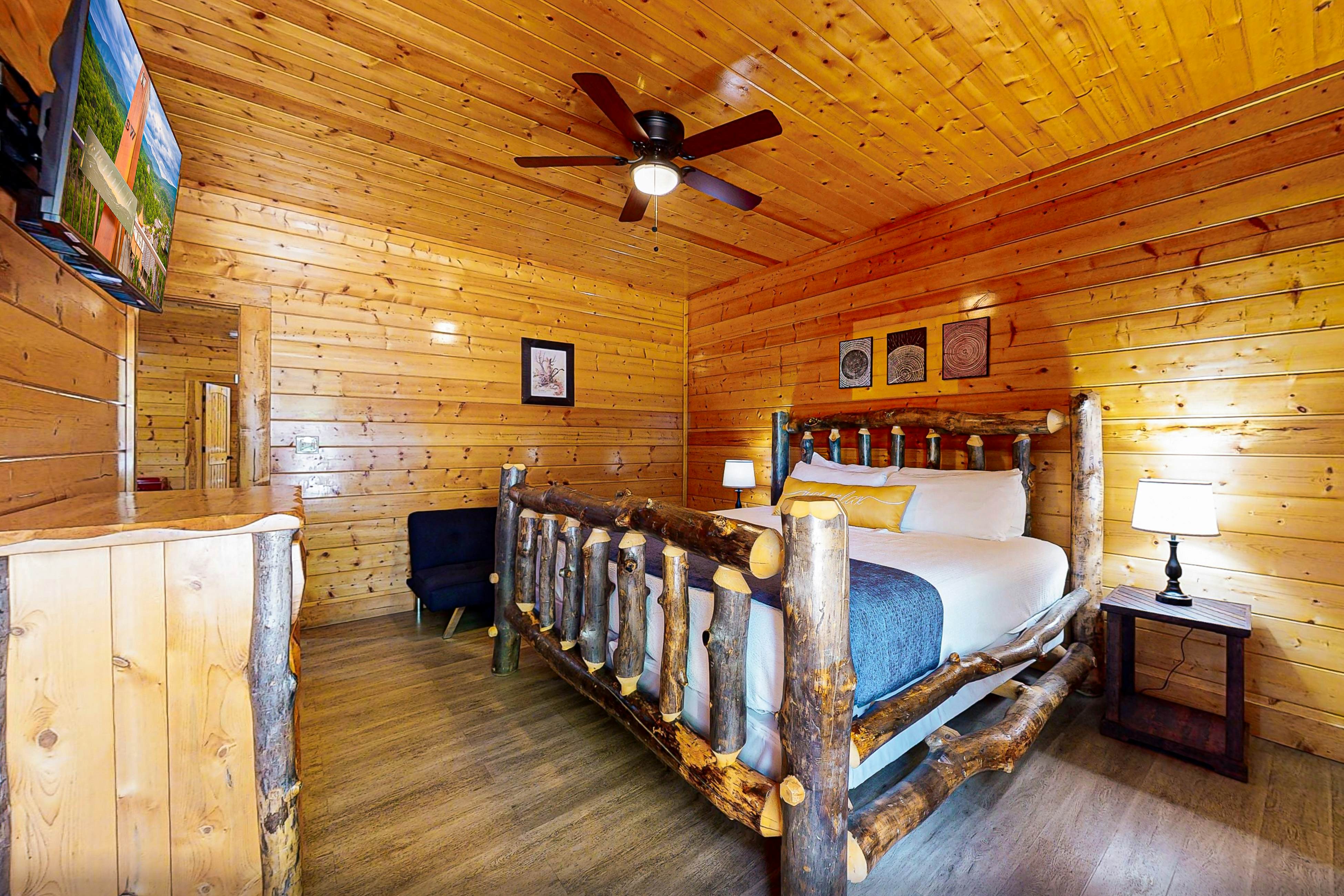 Amazing cabin sleeping 58 w/dual 7-person hot tubs, billiards, theater - attraction tickets!