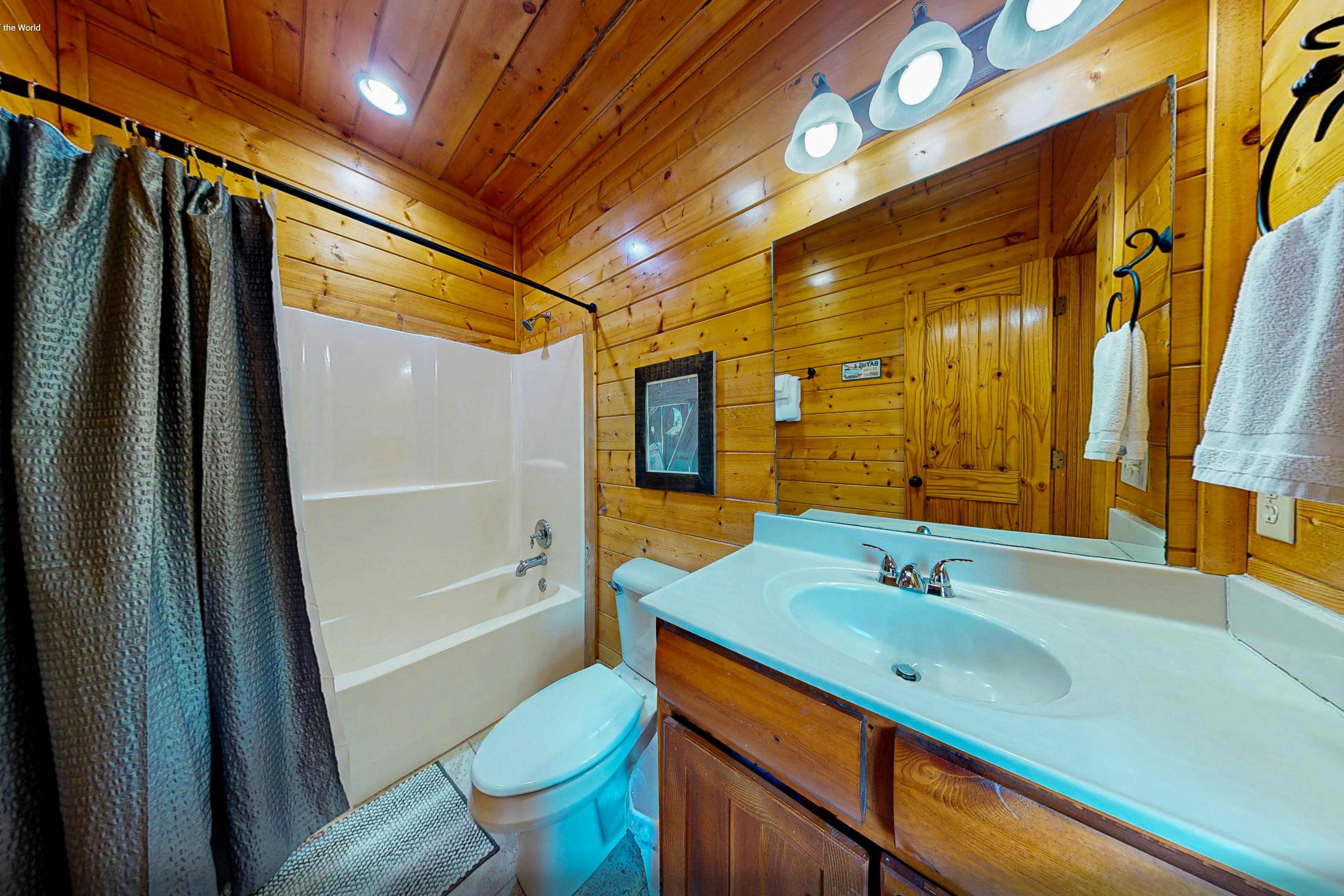 Amazing cabin sleeping 58 w/dual 7-person hot tubs, billiards, theater - attraction tickets!