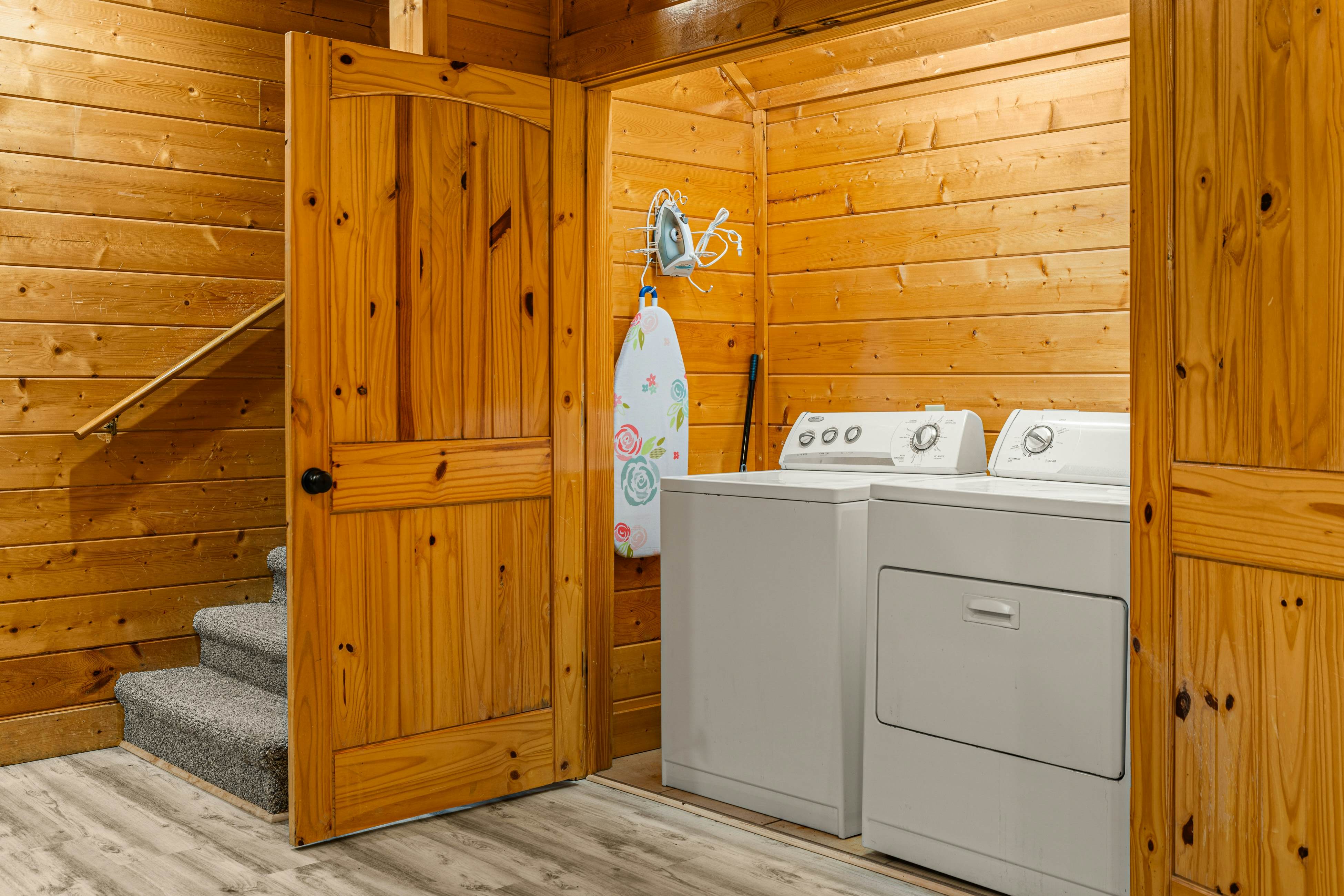 Amazing cabin sleeping 58 w/dual 7-person hot tubs, billiards, theater - attraction tickets!