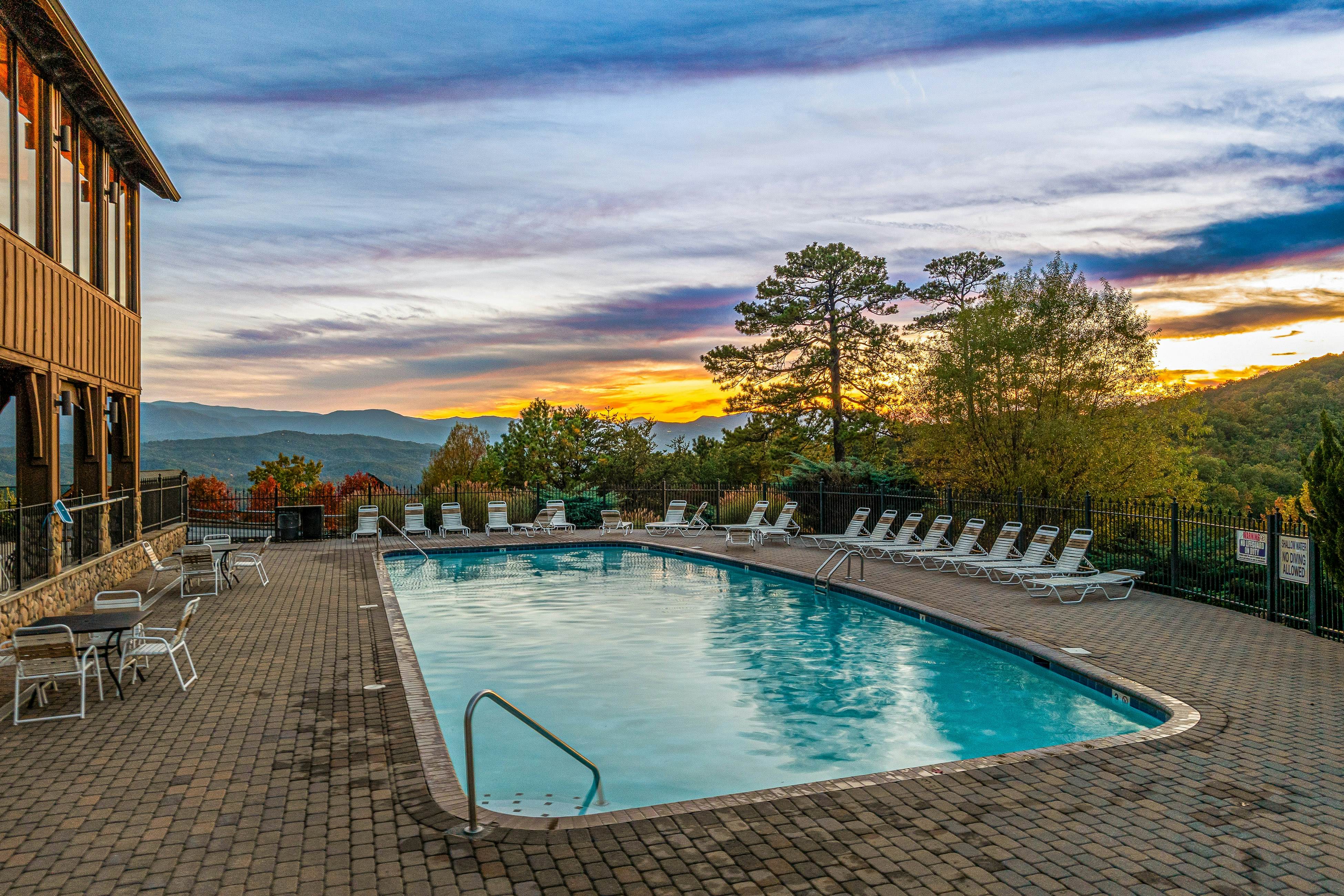 Amazing cabin sleeping 58 w/dual 7-person hot tubs, billiards, theater - attraction tickets!