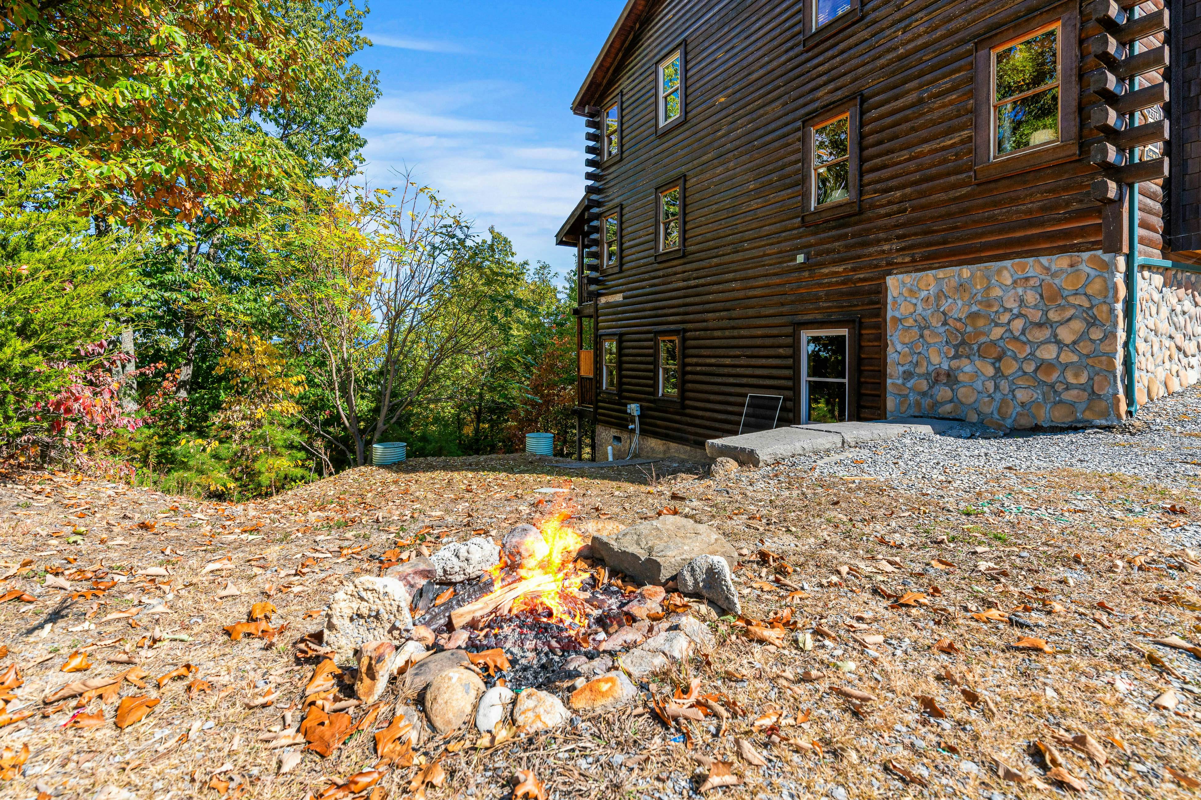 Amazing cabin sleeping 58 w/dual 7-person hot tubs, billiards, theater - attraction tickets!