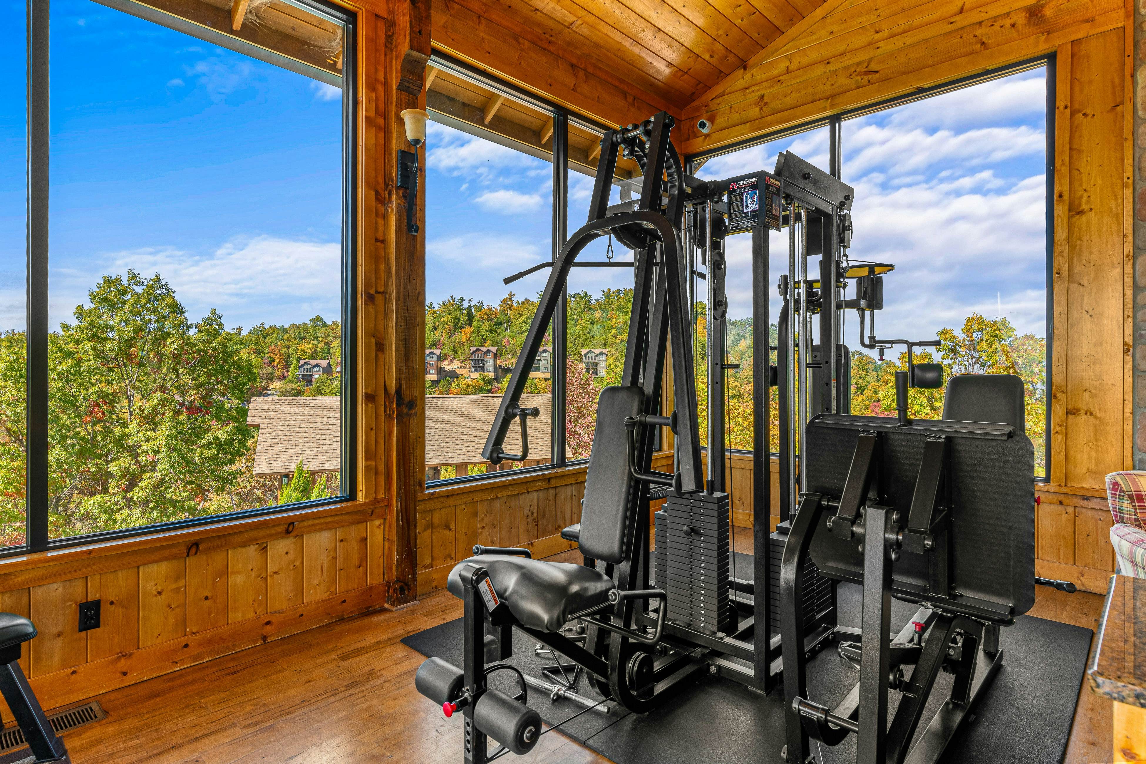 Amazing cabin sleeping 58 w/dual 7-person hot tubs, billiards, theater - attraction tickets!