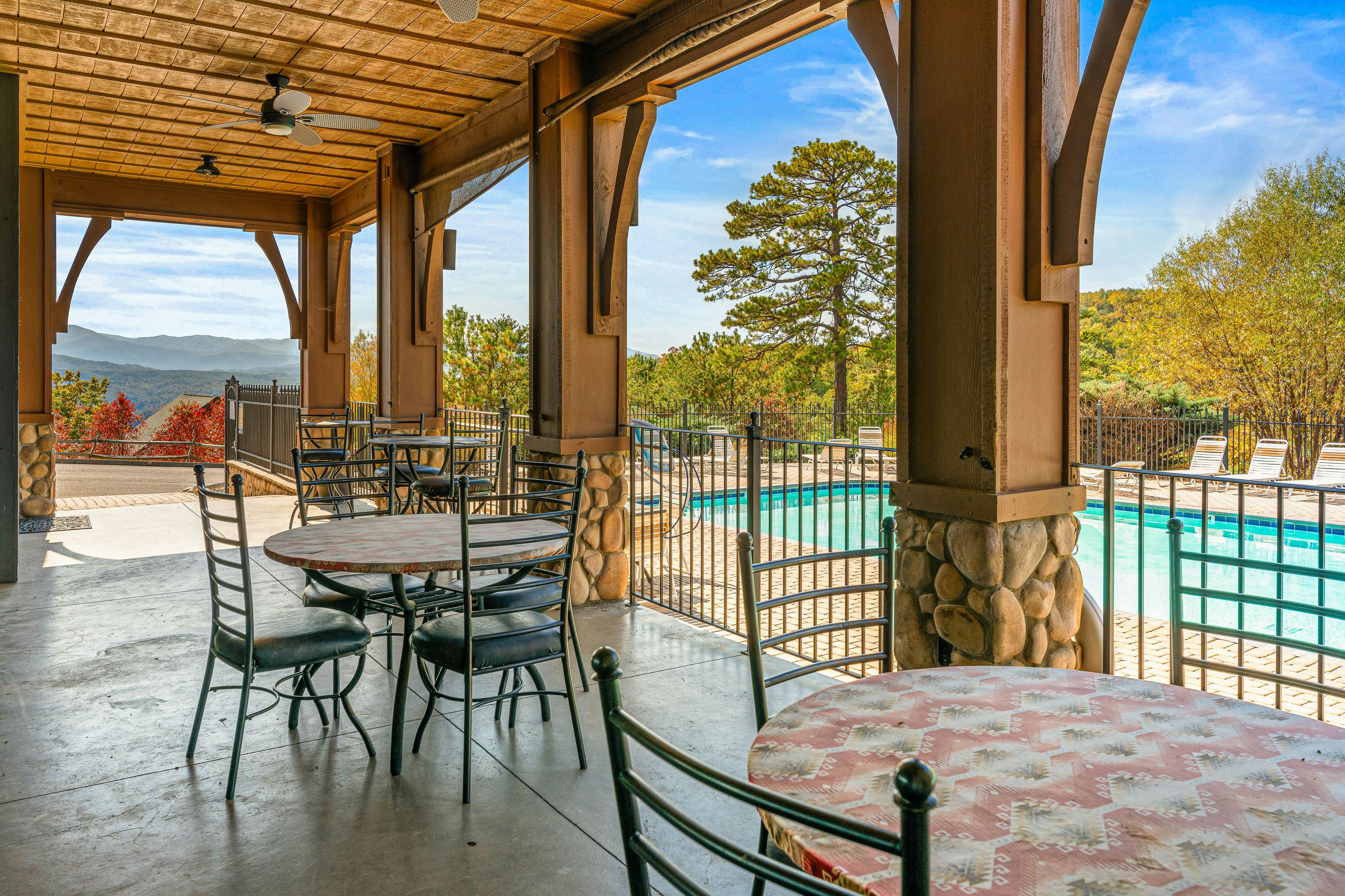 Amazing cabin sleeping 58 w/dual 7-person hot tubs, billiards, theater - attraction tickets!