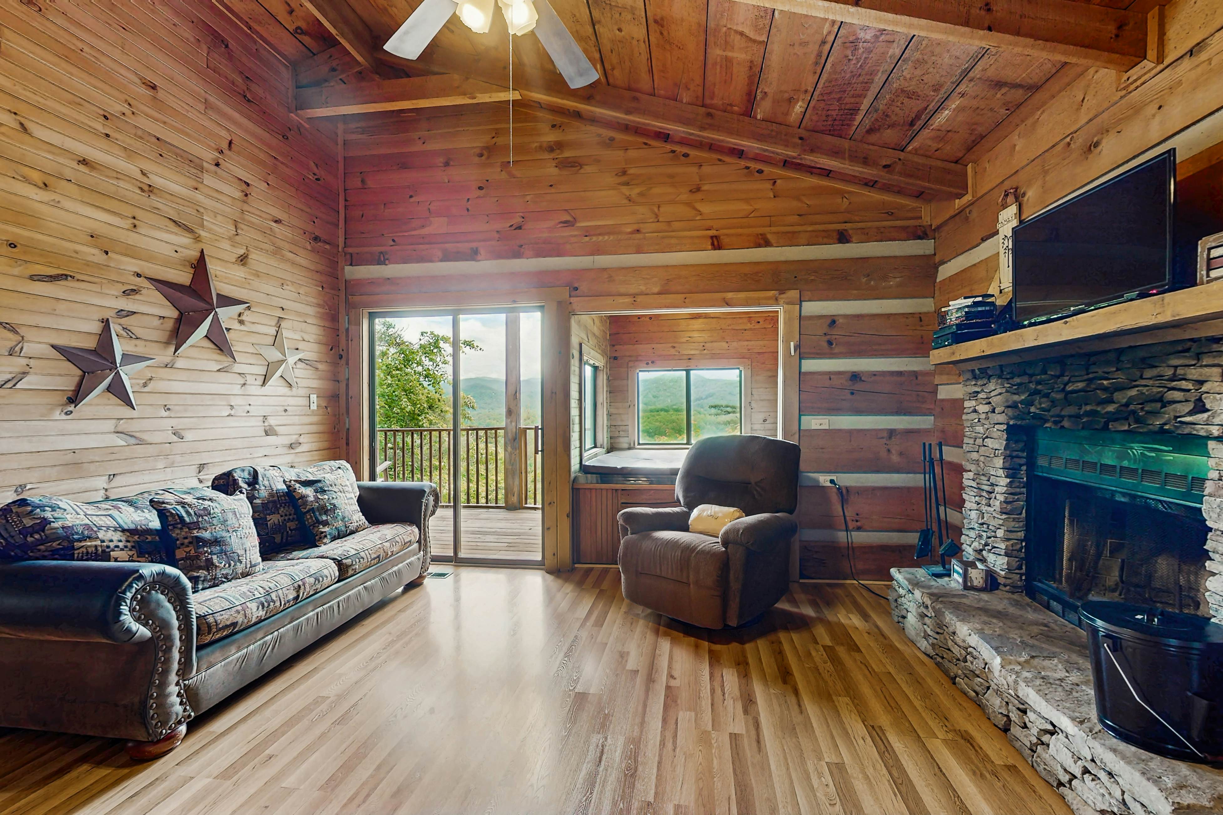Secluded Home w/ Free Attraction TIckets, Sweeping Mountain Views & Dog-Friendly
