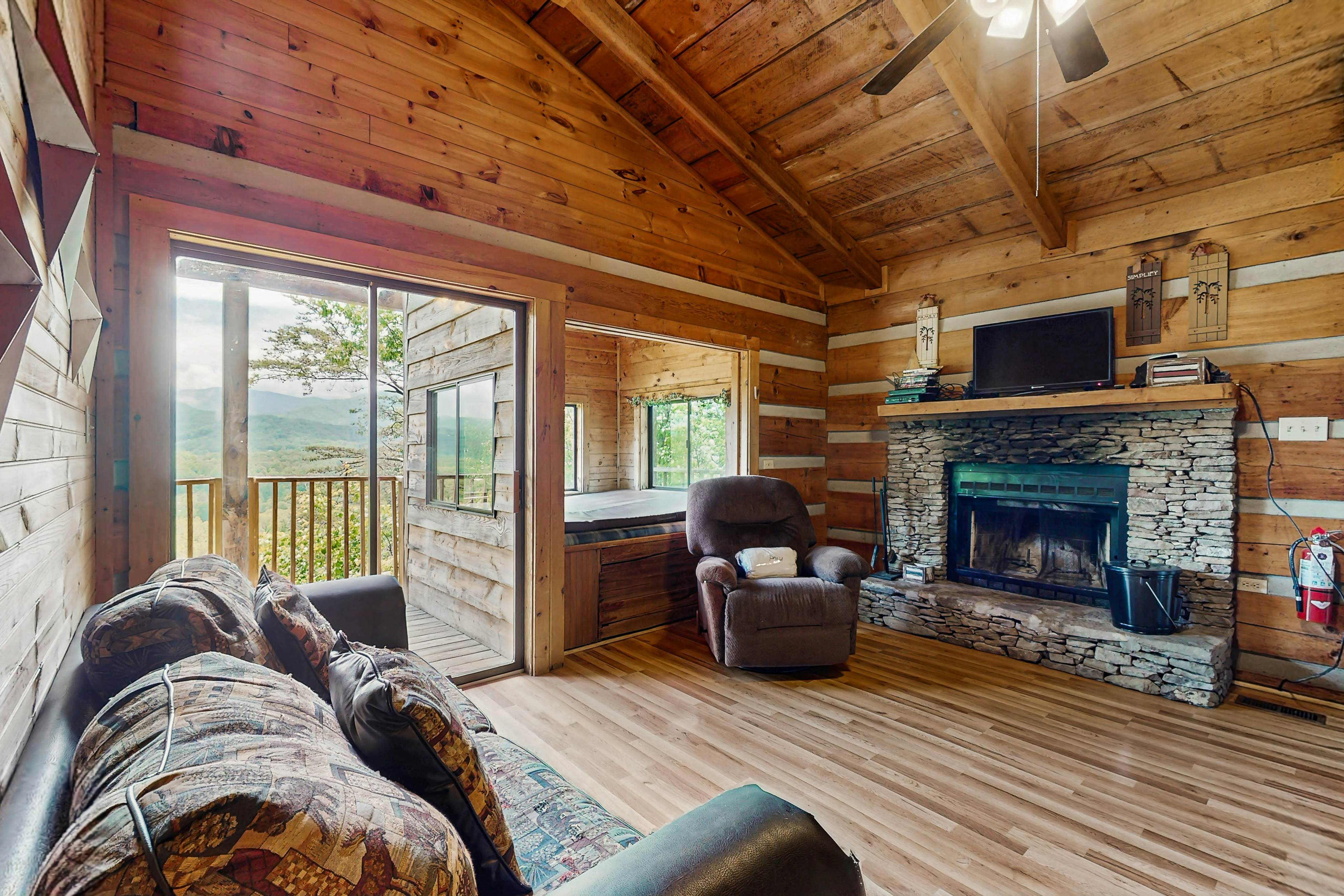 Secluded Home w/ Free Attraction TIckets, Sweeping Mountain Views & Dog-Friendly