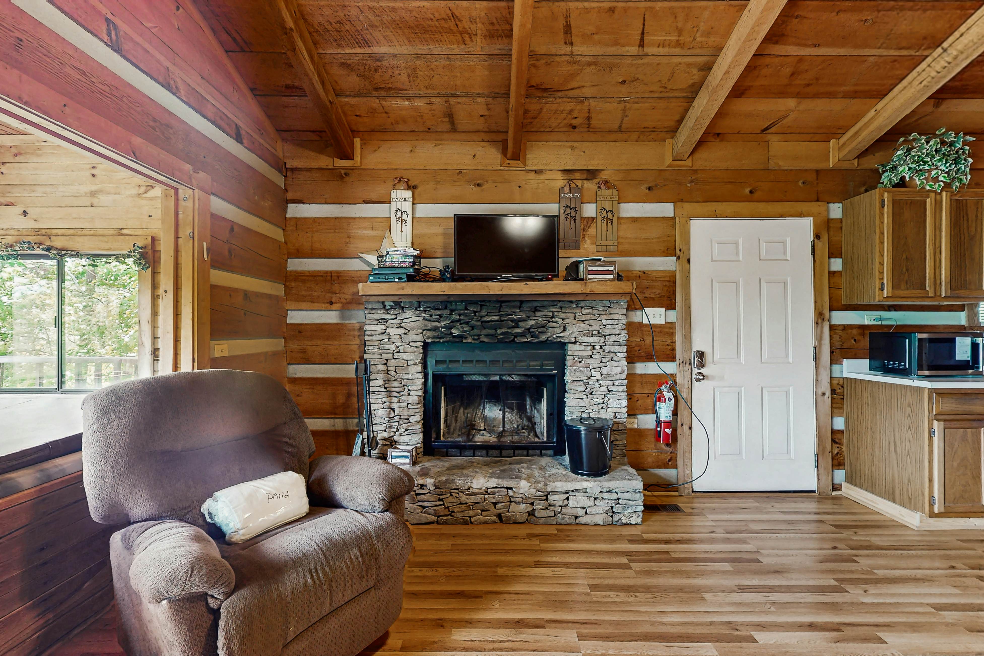 Secluded Home w/ Free Attraction TIckets, Sweeping Mountain Views & Dog-Friendly