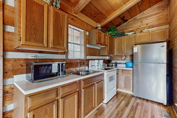 Secluded Home, Sleeps 6・Mtn Views・Dog Welcome