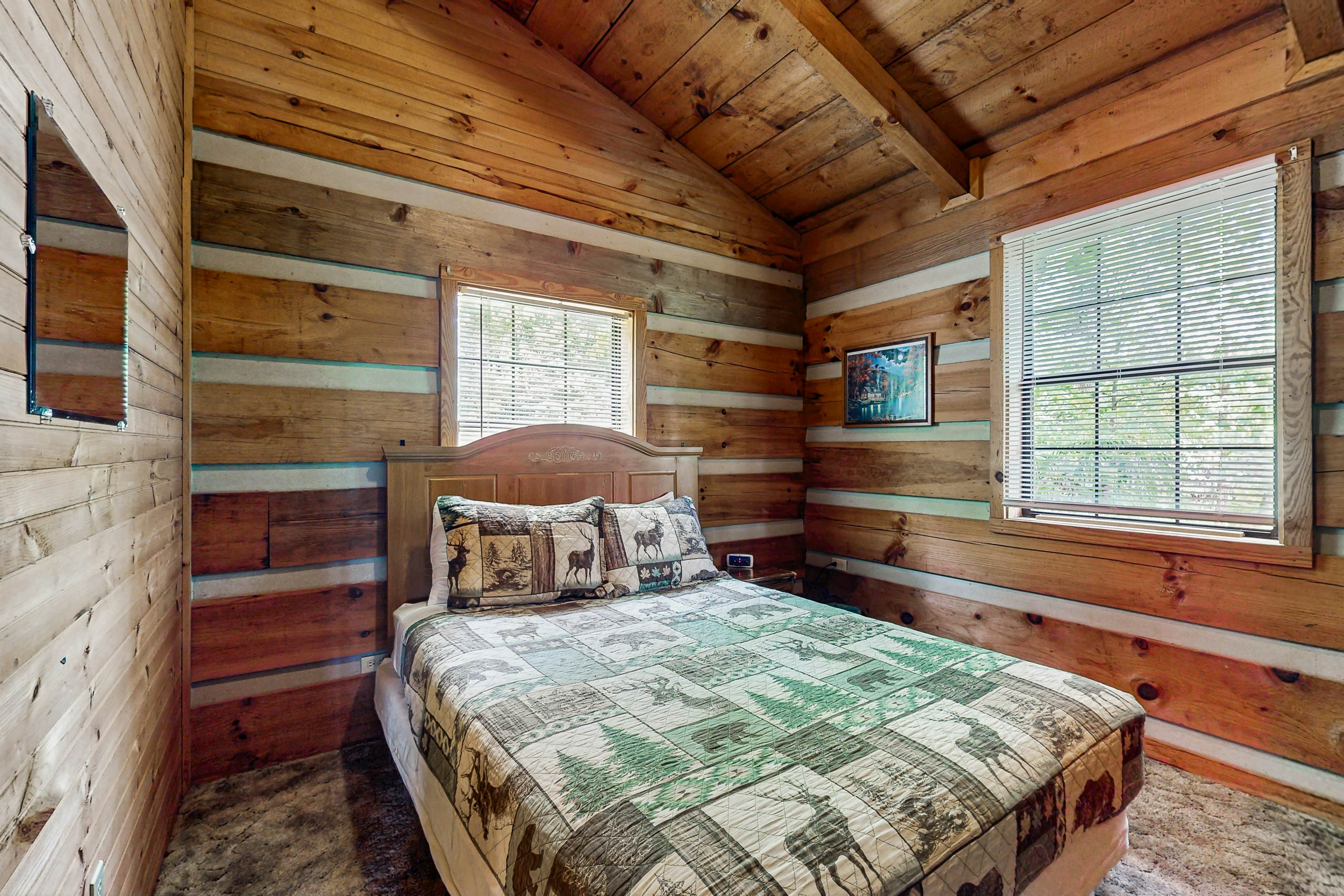 Secluded Home w/ Free Attraction TIckets, Sweeping Mountain Views & Dog-Friendly