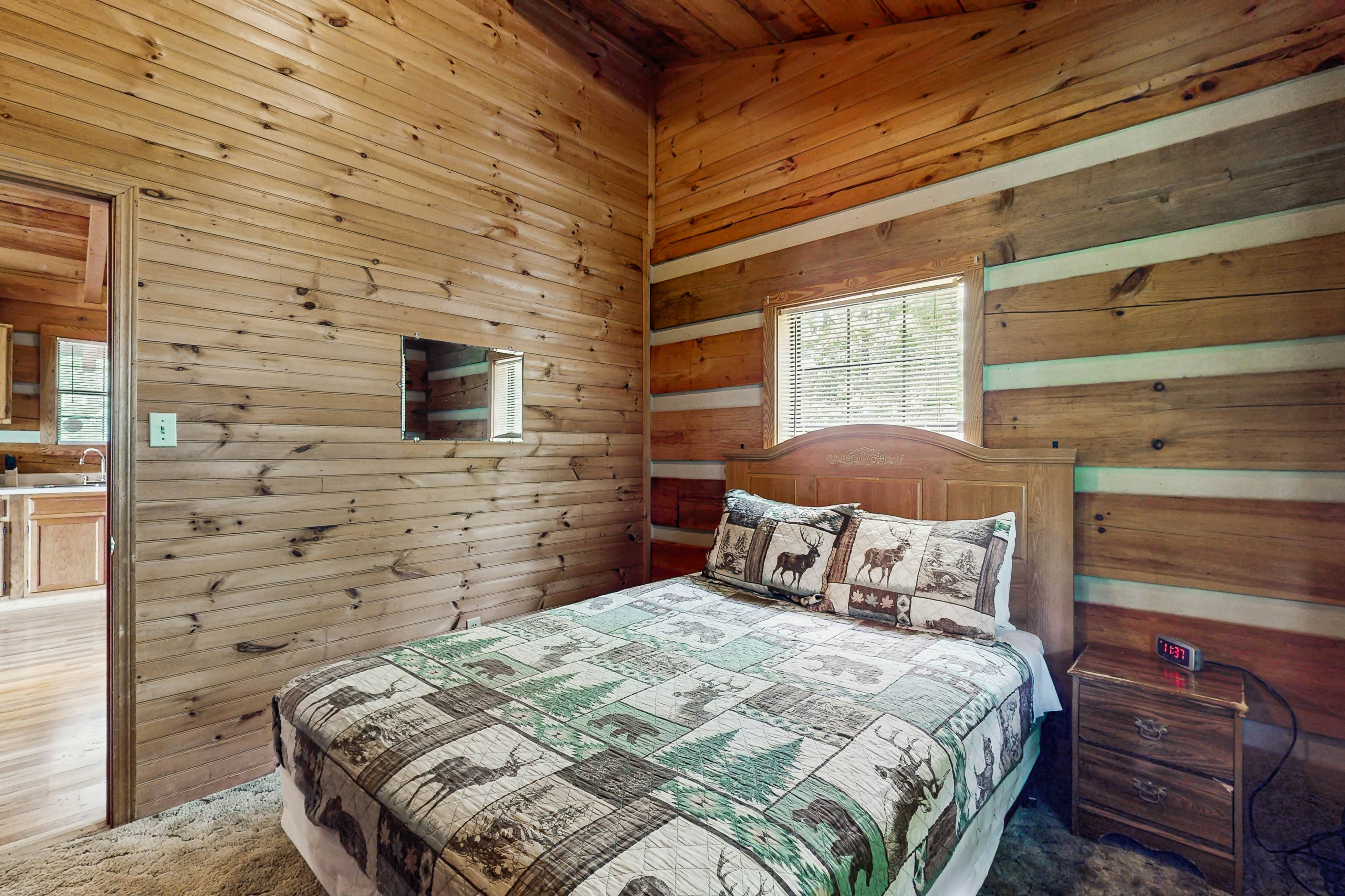 Secluded Home w/ Free Attraction TIckets, Sweeping Mountain Views & Dog-Friendly