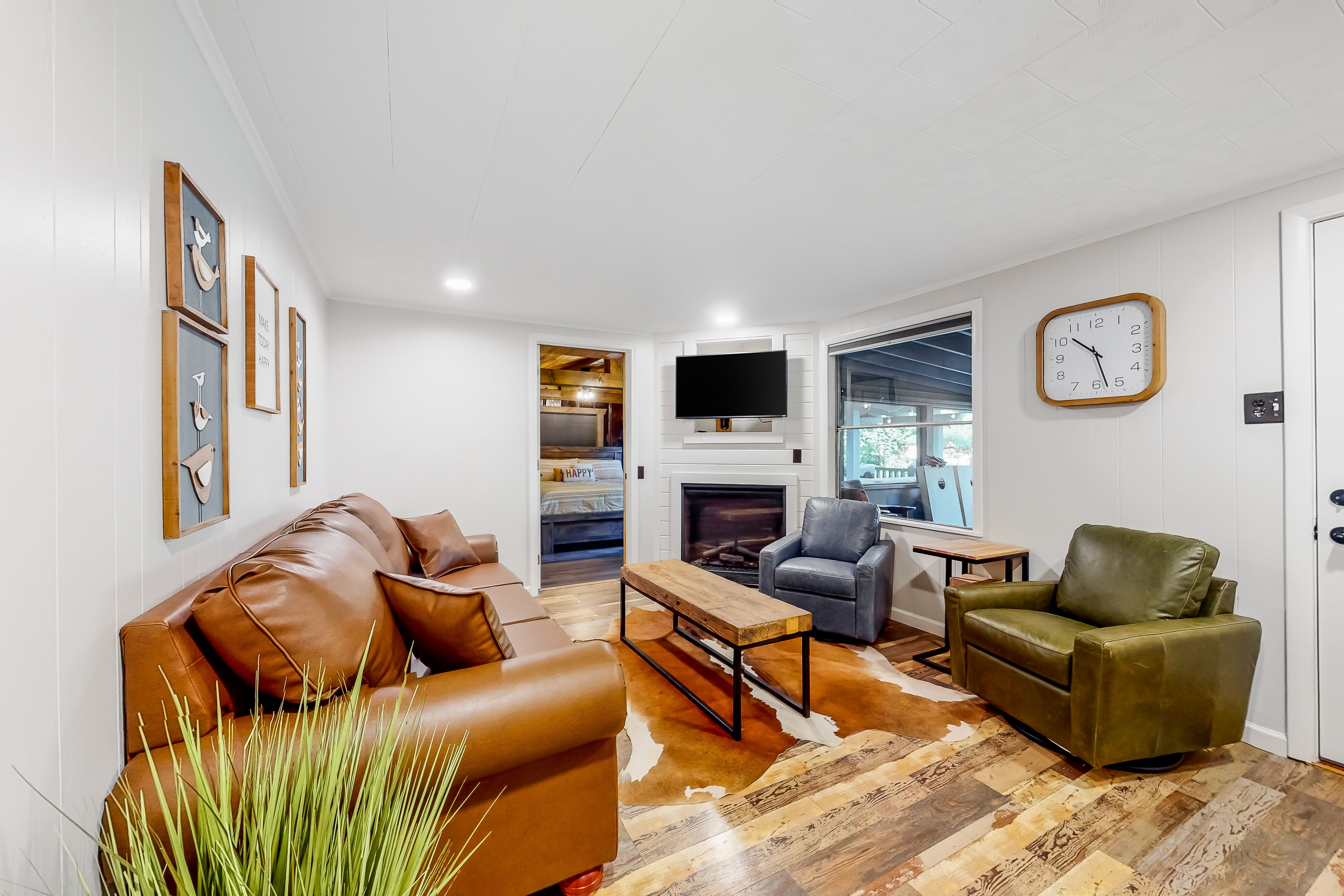 Charming Mtn View Cabin, Sleeps 8・Spacious Deck