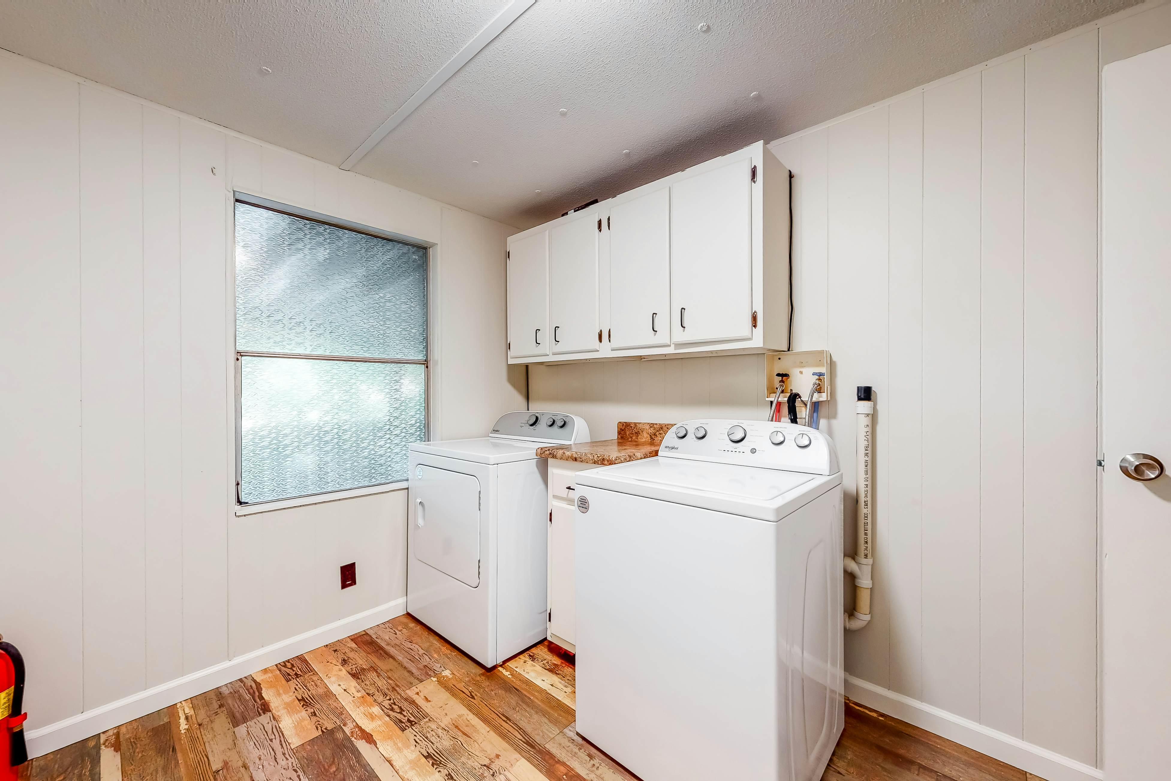 Charming mountain view cabin w/ Free Attraction TIckets & spacious deck