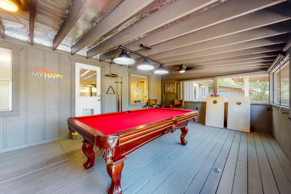 Charming Mtn View Cabin, Sleeps 8, Spacious Deck