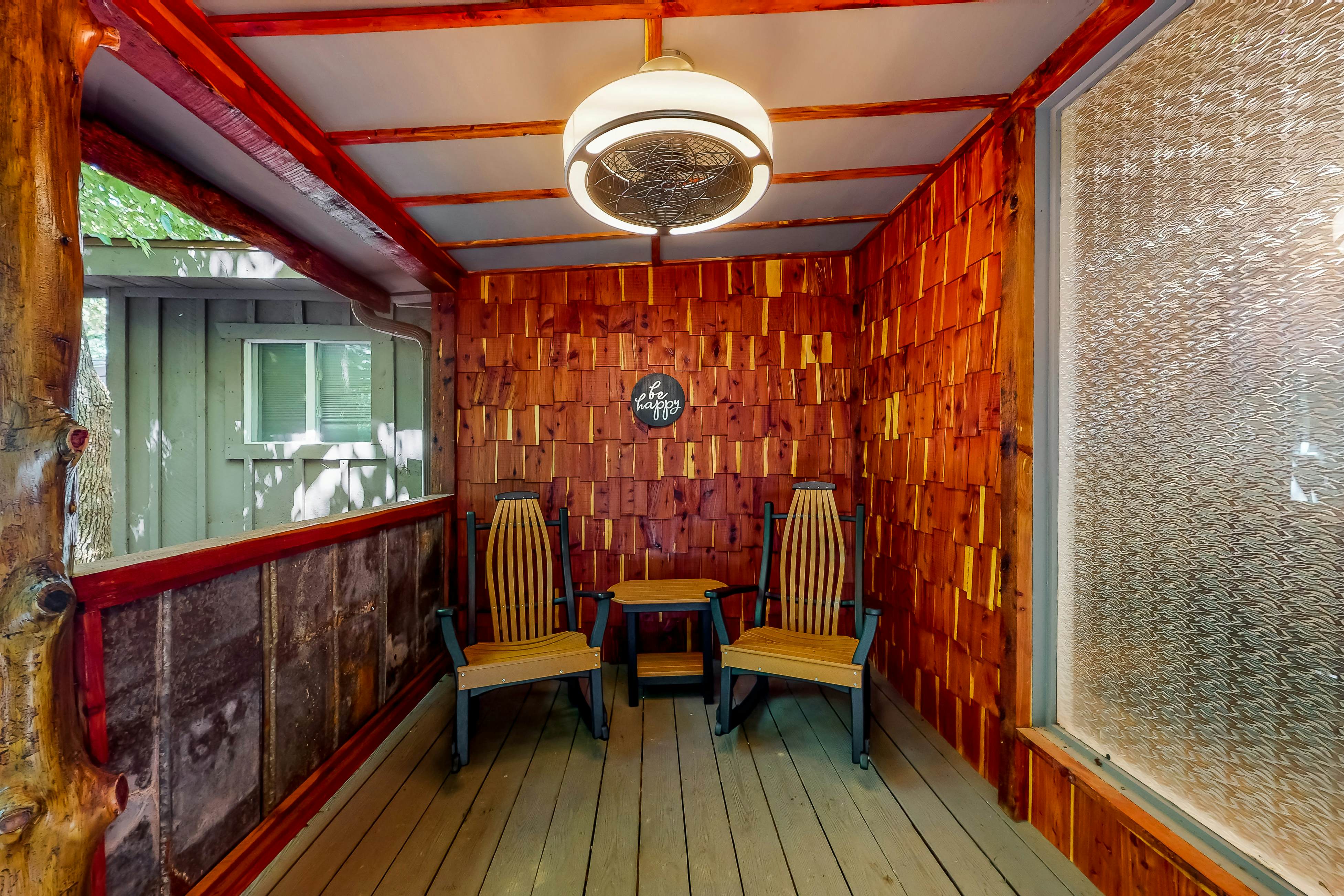 Charming mountain view cabin w/ Free Attraction TIckets & spacious deck