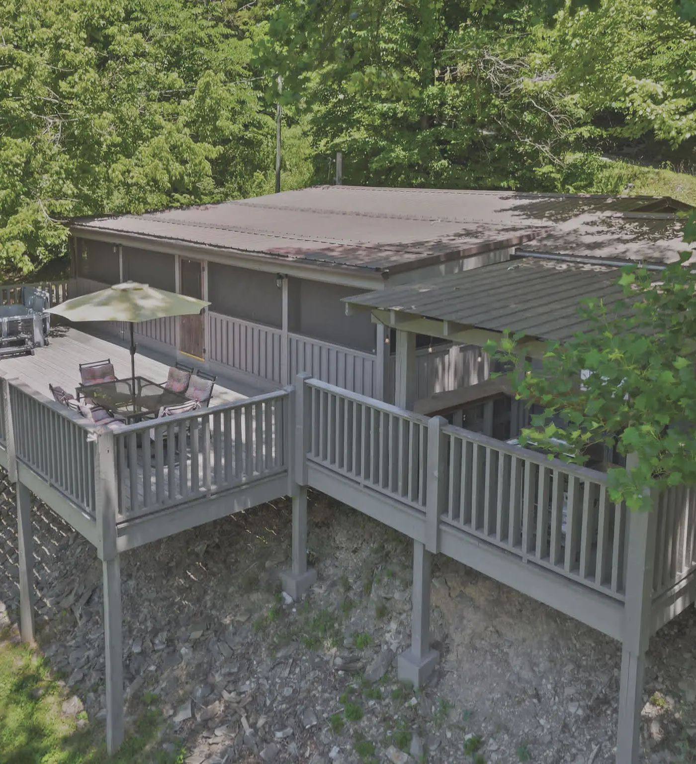 Charming Mtn View Cabin, Sleeps 8・Spacious Deck