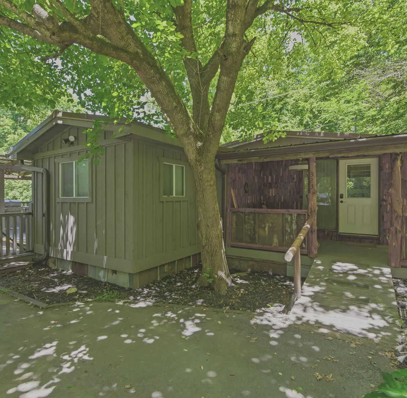 Charming Mtn View Cabin, Sleeps 8・Spacious Deck