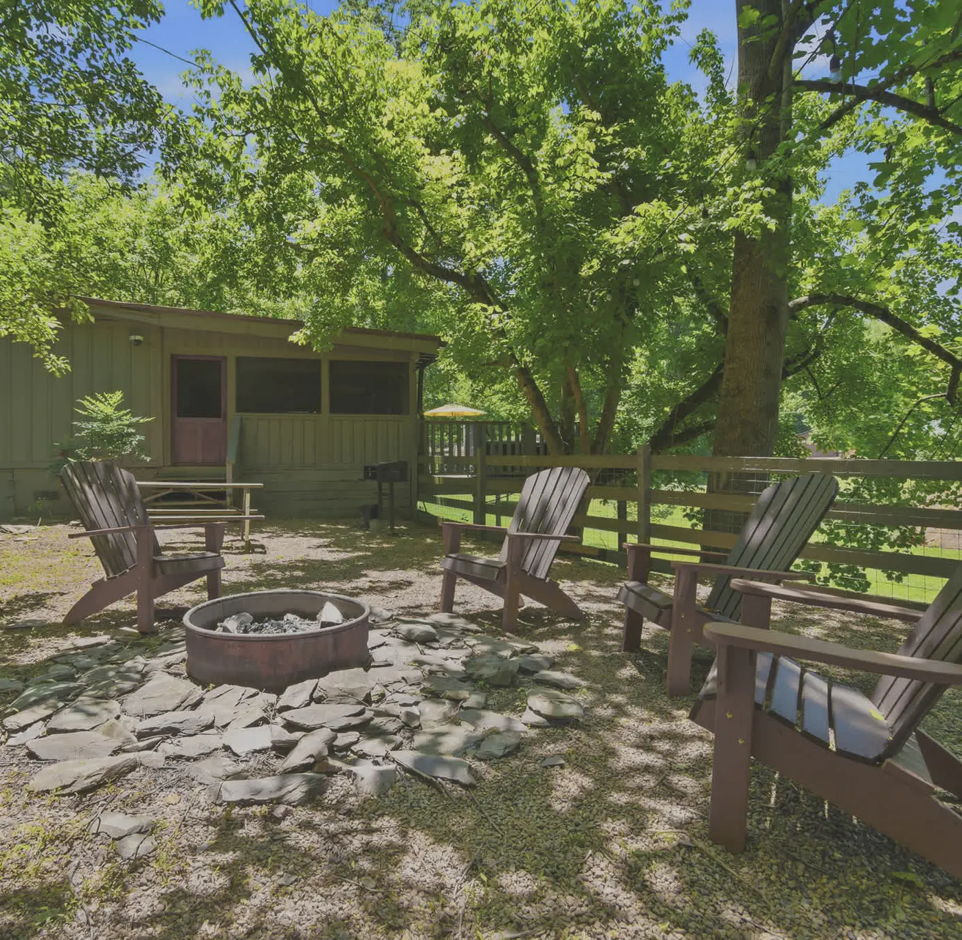 Charming Mtn View Cabin, Sleeps 8・Spacious Deck