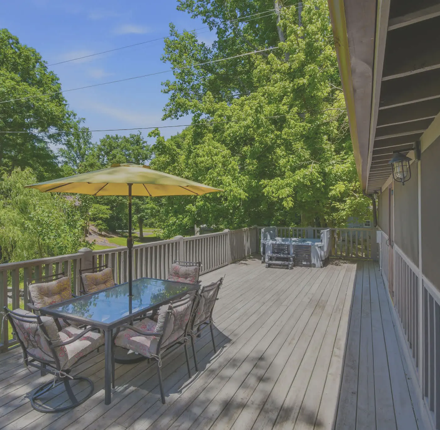 Charming Mtn View Cabin, Sleeps 8・Spacious Deck