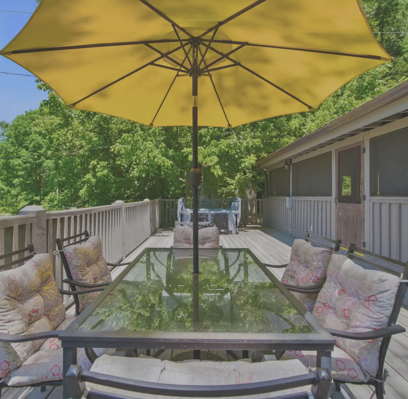 Charming Mtn View Cabin, Sleeps 8・Spacious Deck