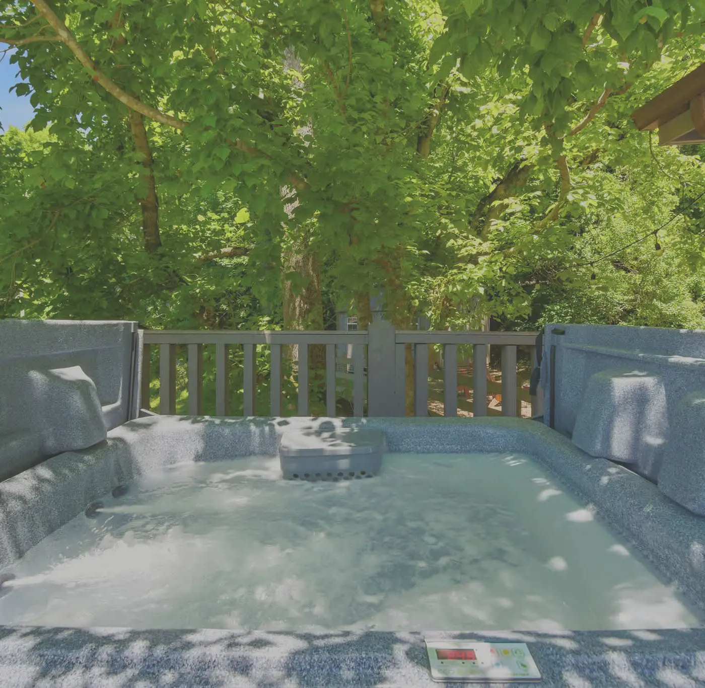 Charming Mtn View Cabin, Sleeps 8・Spacious Deck