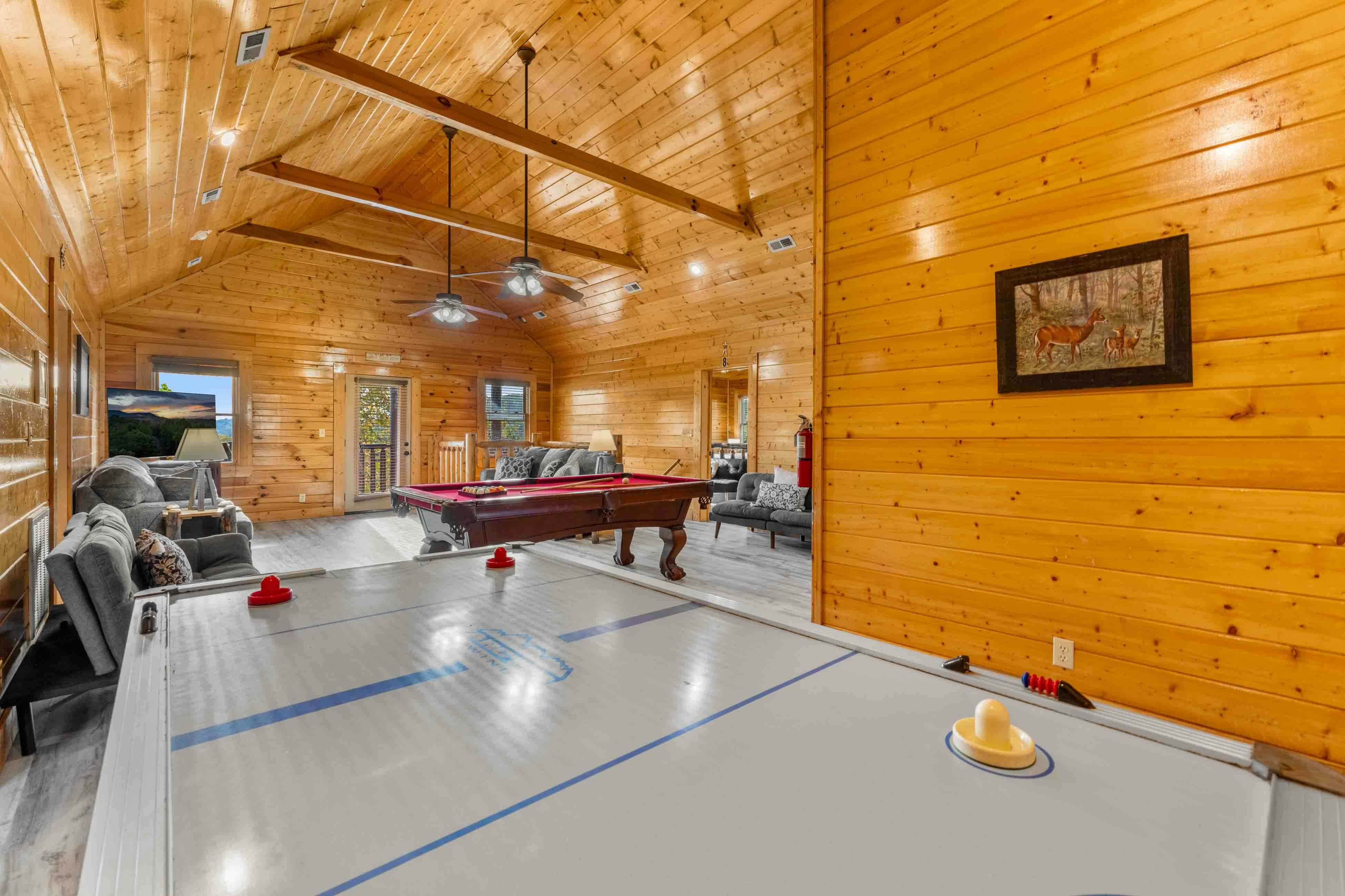 Amazing twin cabins w/dual hot tubs, billiards, theater - attraction tickets!