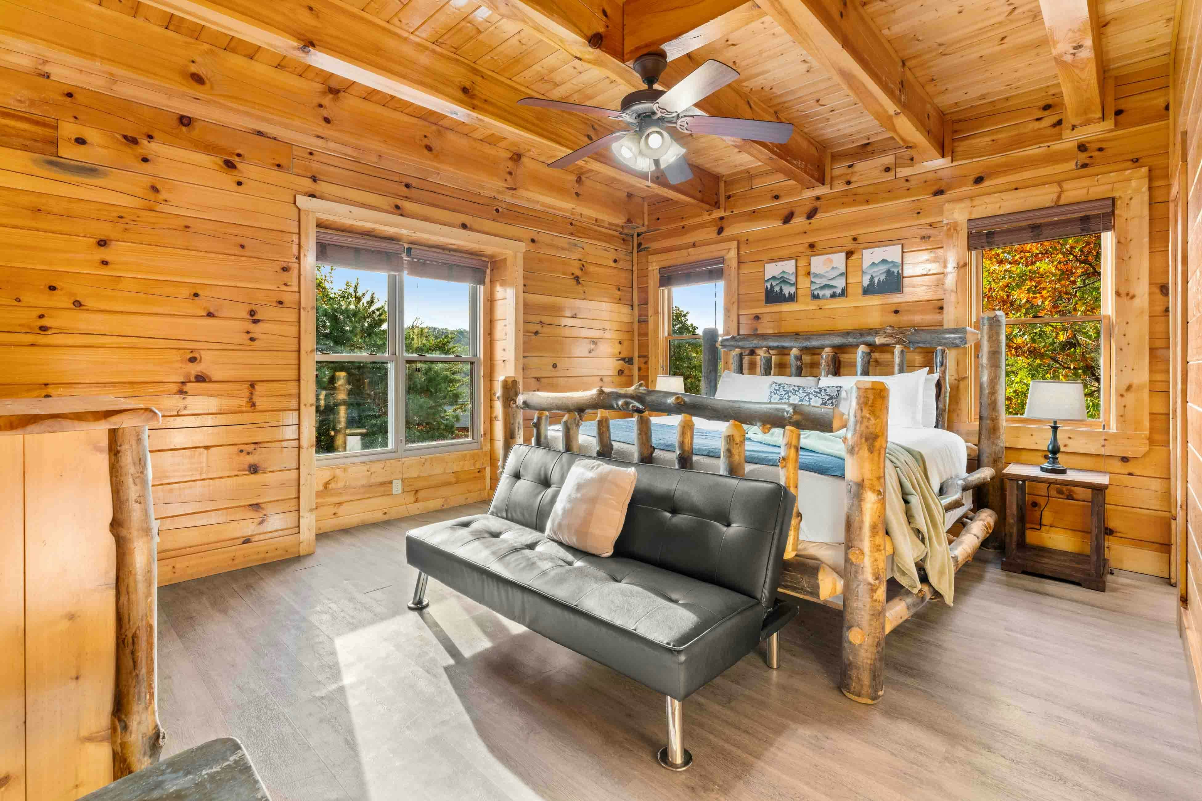 Amazing twin cabins w/dual hot tubs, billiards, theater - attraction tickets!