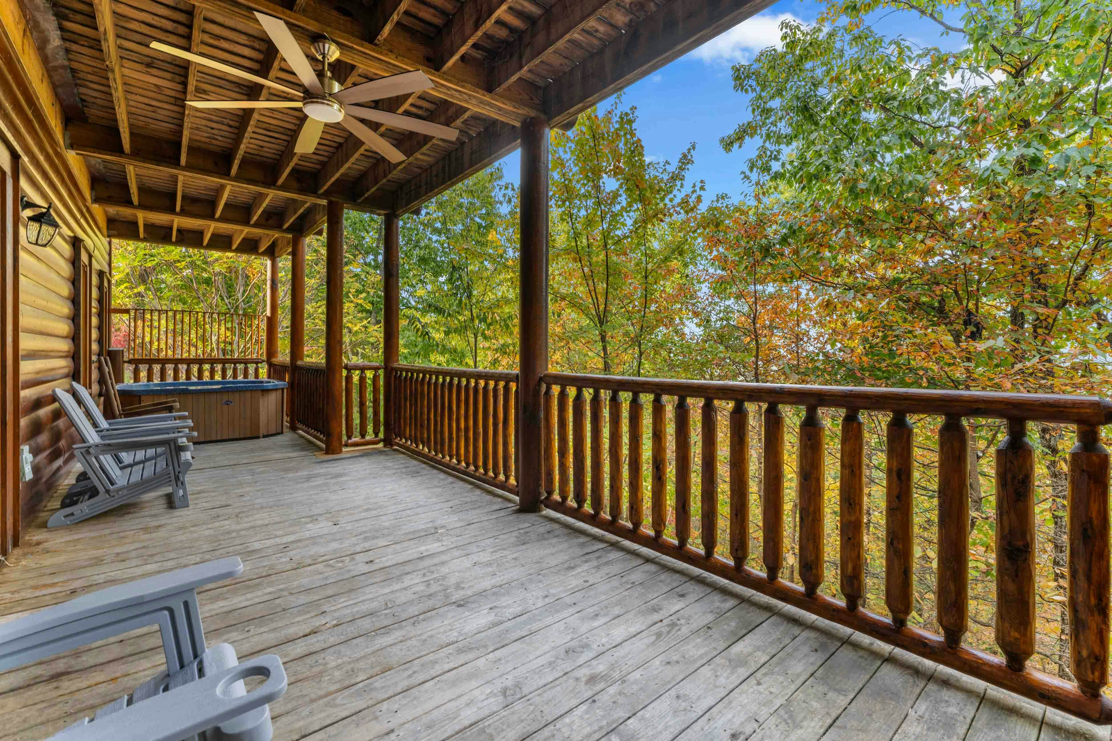 Amazing twin cabins w/dual hot tubs, billiards, theater - attraction tickets!