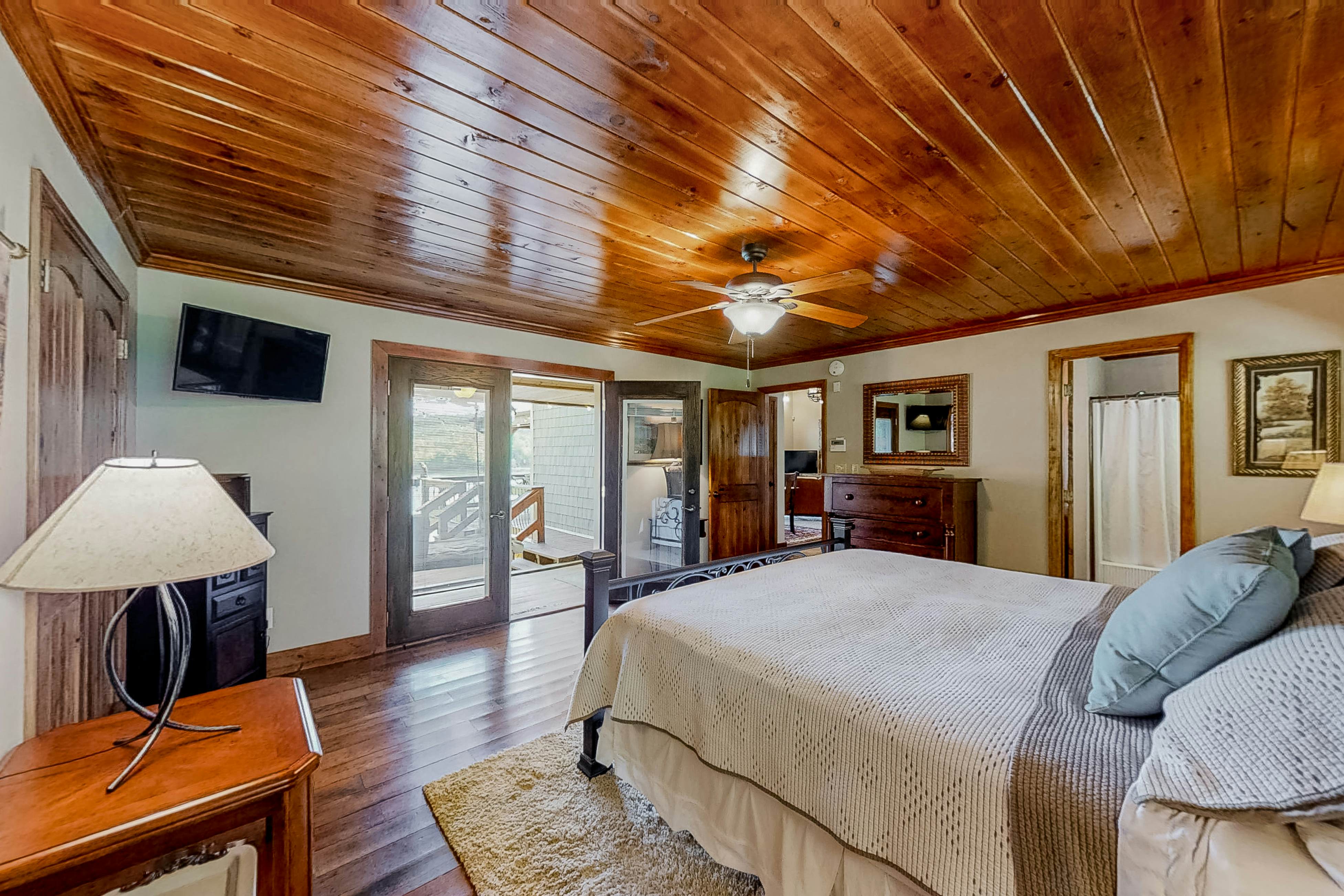 Lakefront home with amazing views, grill, fire pit, private dock, & AC