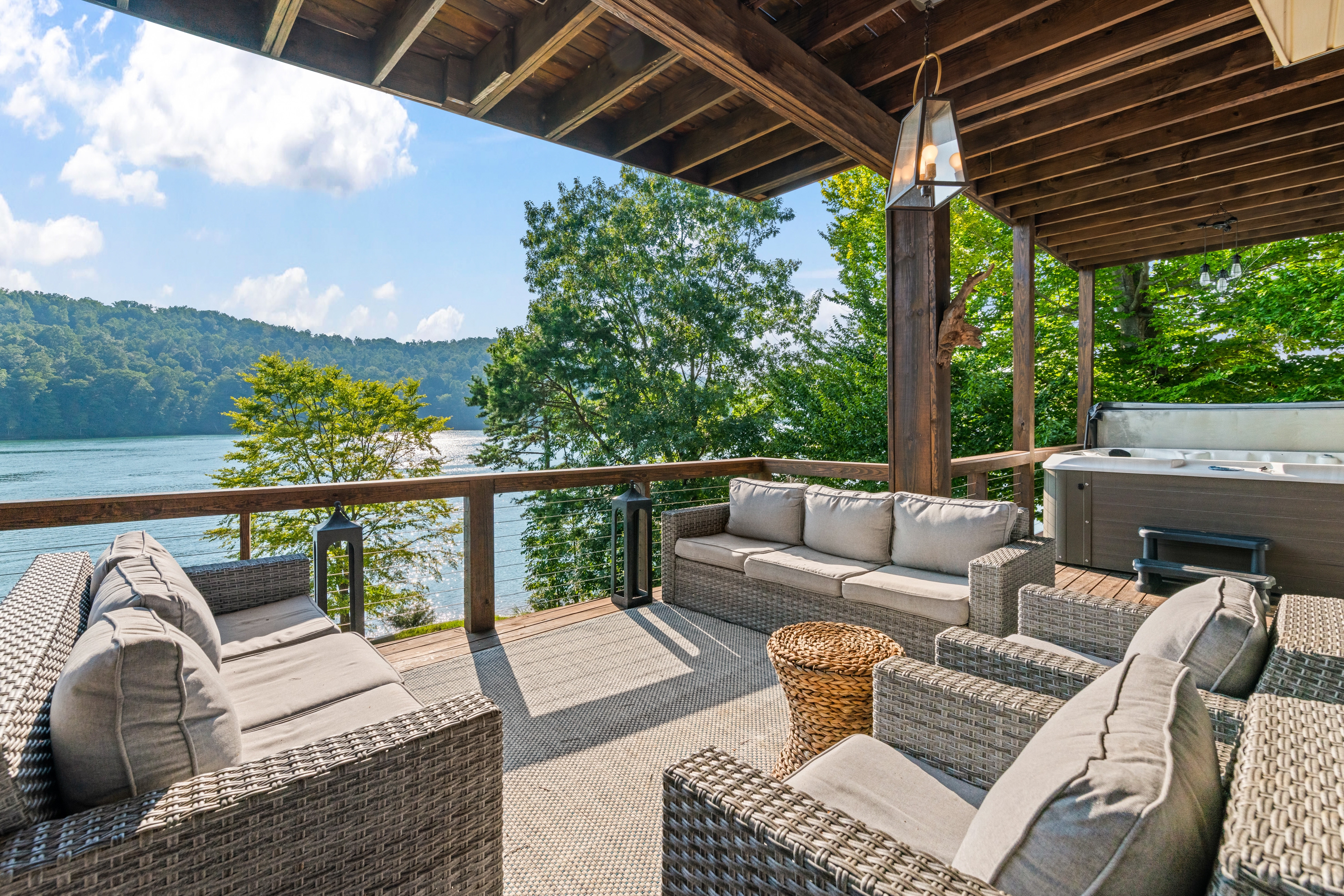 Lakefront Escape, Sleep 12・Dock・Hot Tub・Pool・Grill