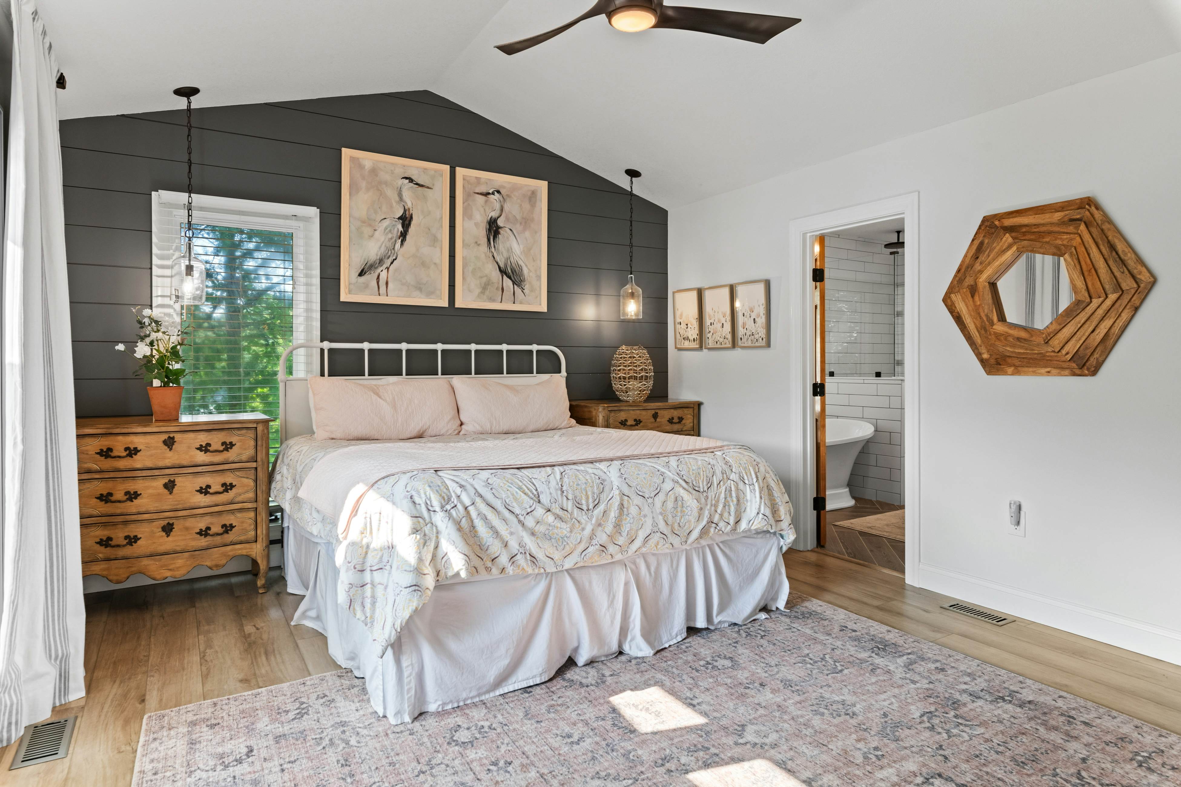 Lakefront Escape | Dock・Hot Tub・Pool・Golf・Firepit