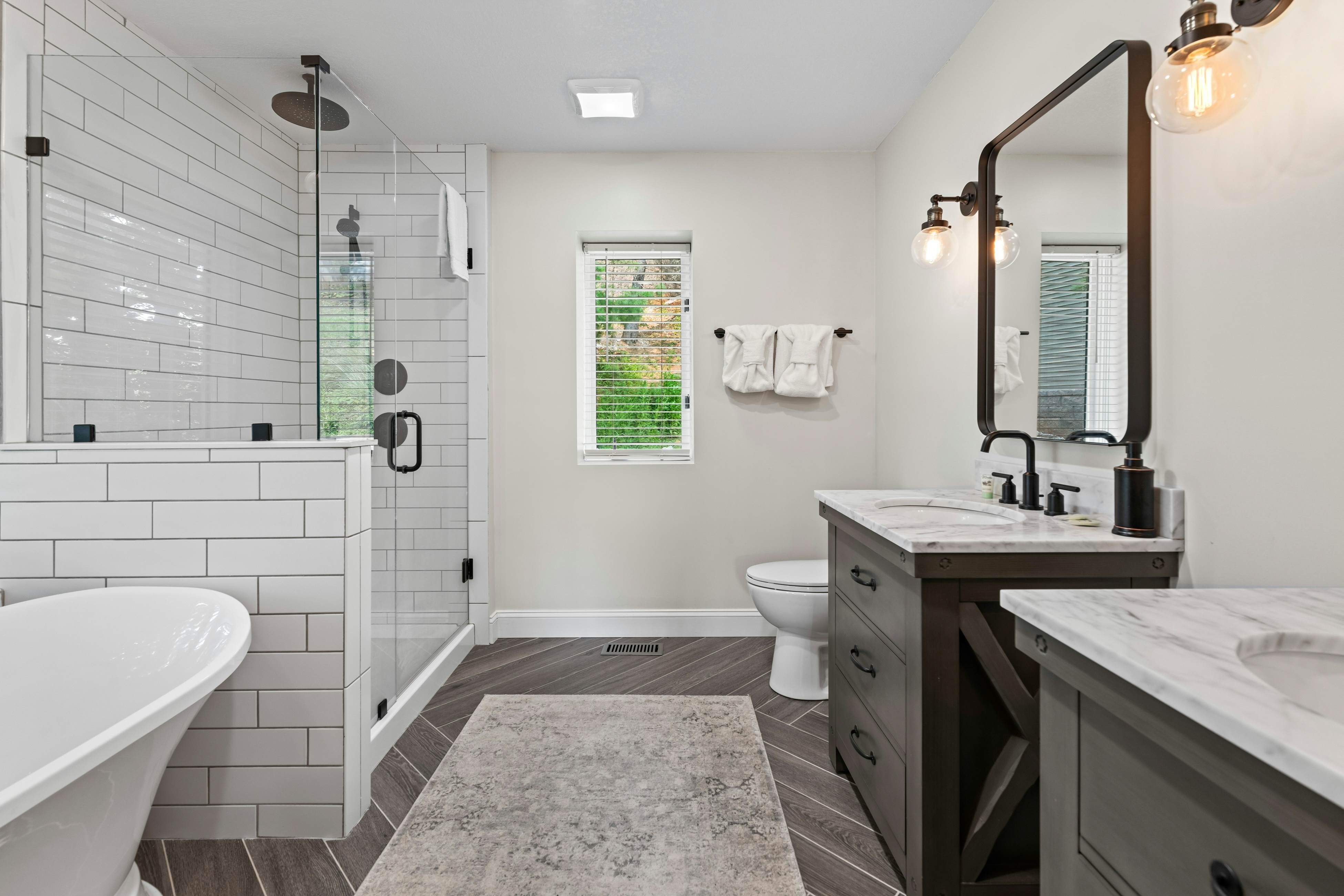 Lakefront Escape | Dock・Hot Tub・Pool・Golf・Firepit